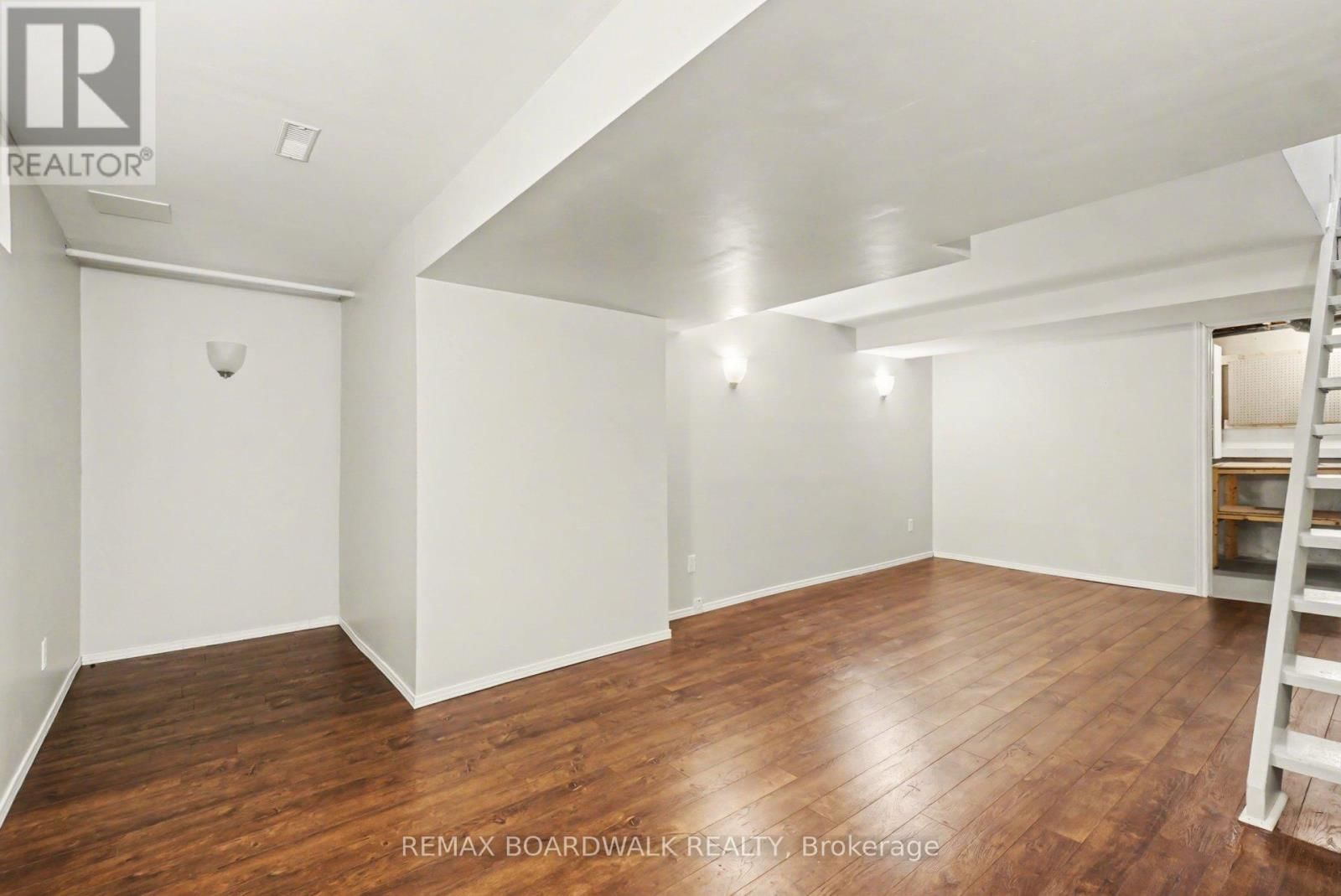 197 TEAL CRESCENT Image 28