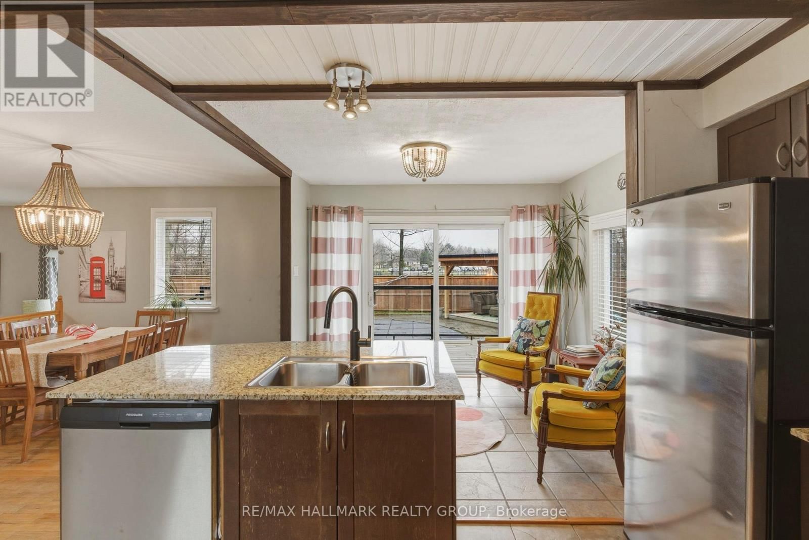 265 KINGSTON CRESCENT Image 10