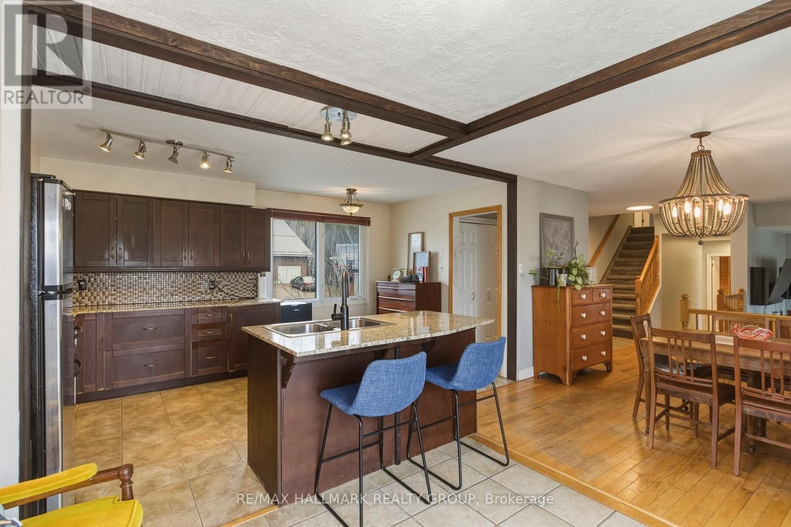 265 KINGSTON CRESCENT Image 12