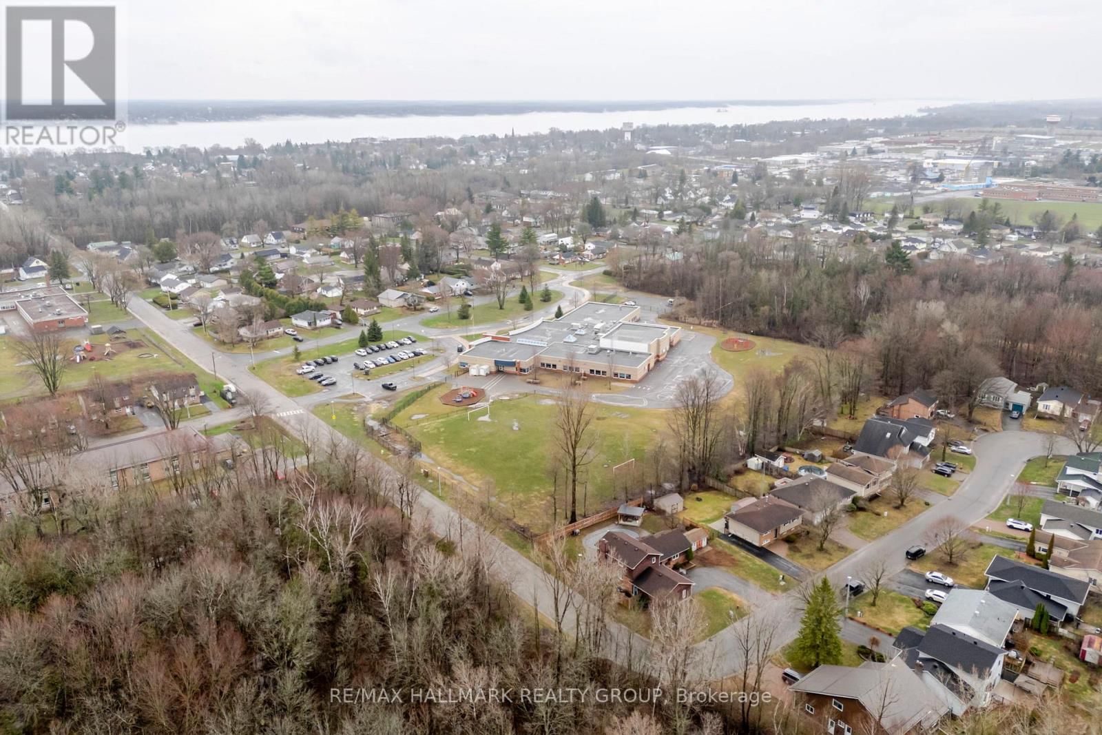 265 KINGSTON CRESCENT Image 46