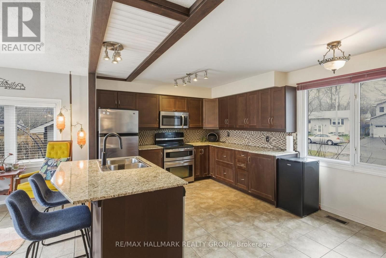 265 KINGSTON CRESCENT Image 5