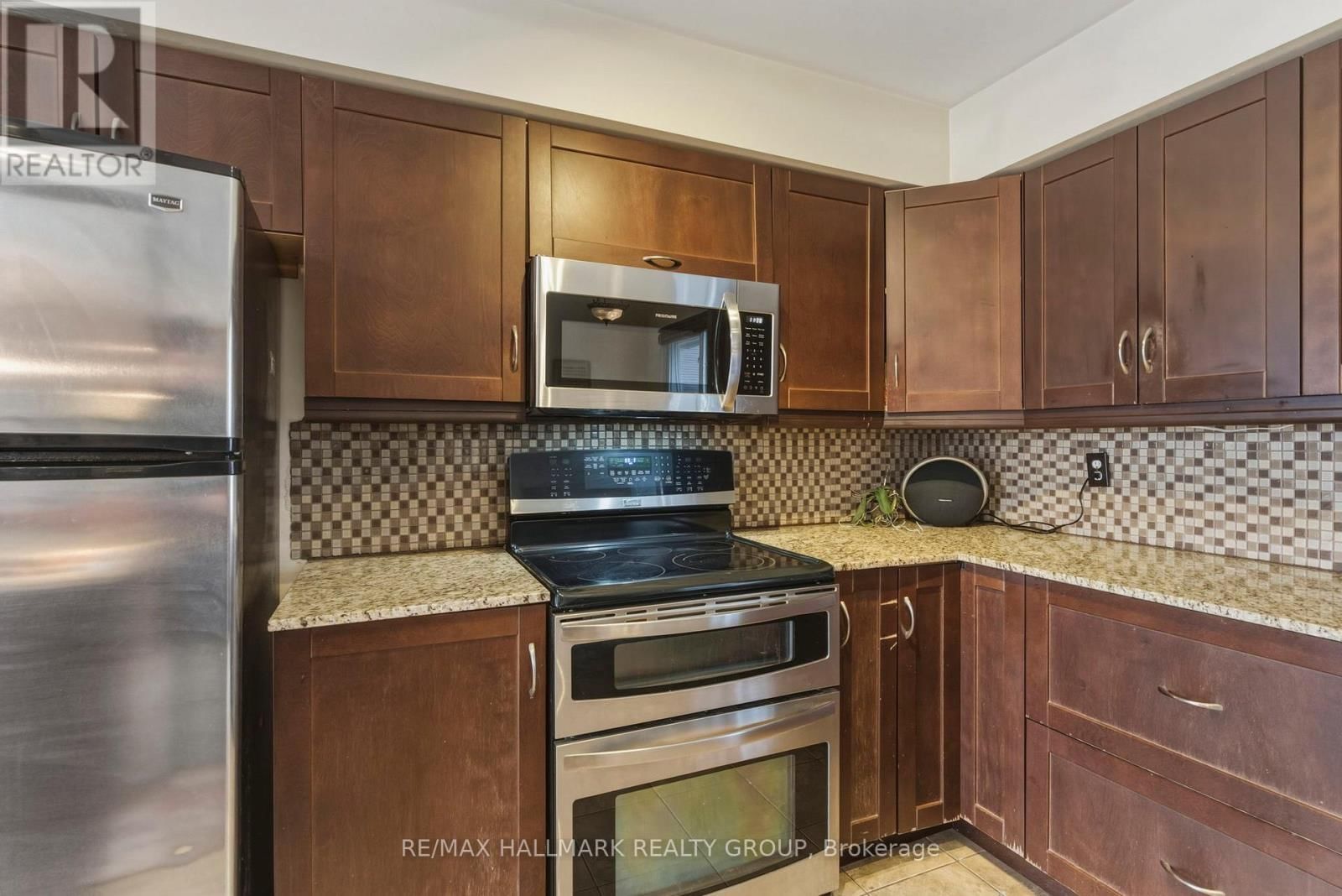 265 KINGSTON CRESCENT Image 6