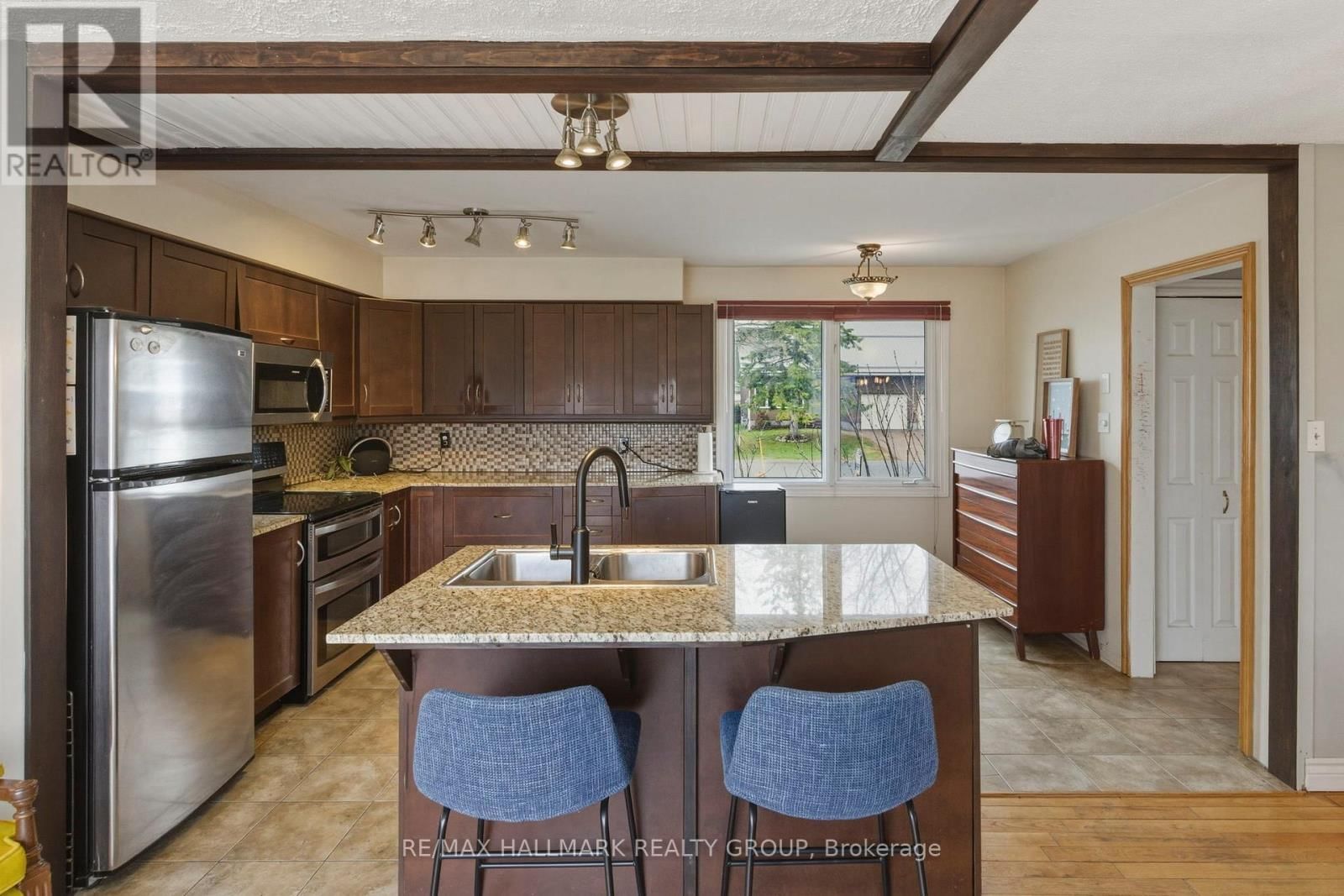 265 KINGSTON CRESCENT Image 8