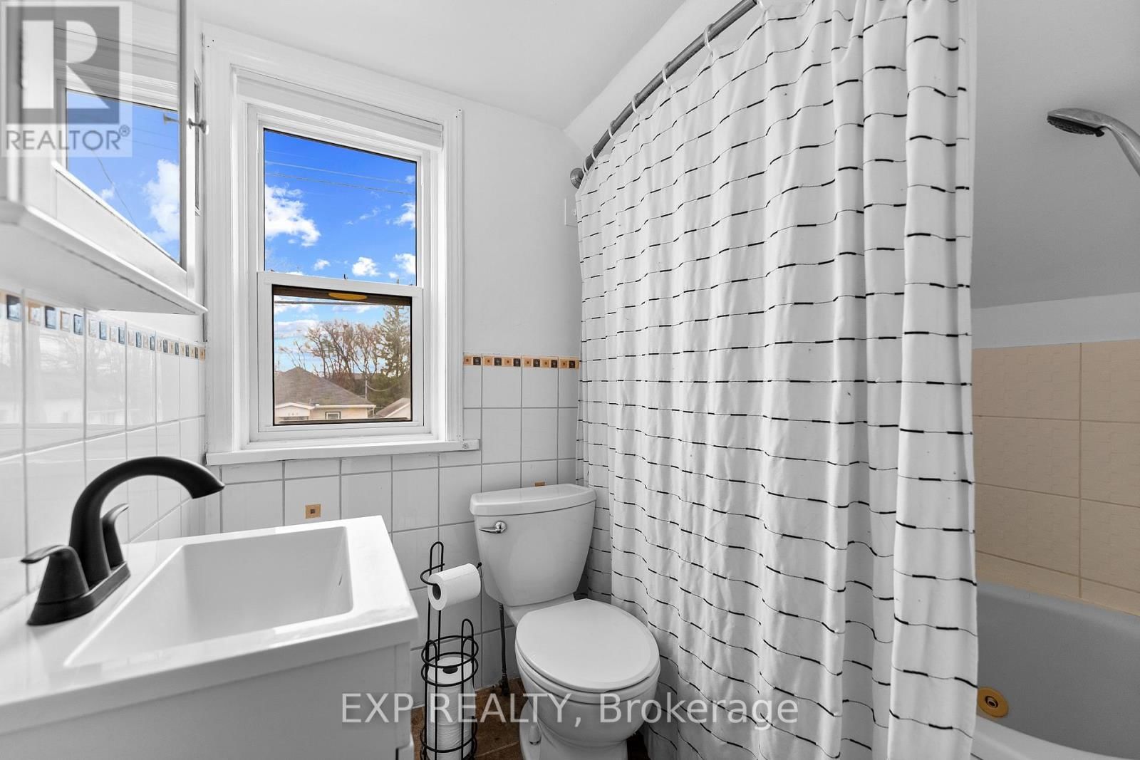 270 HARRY STREET Image 31