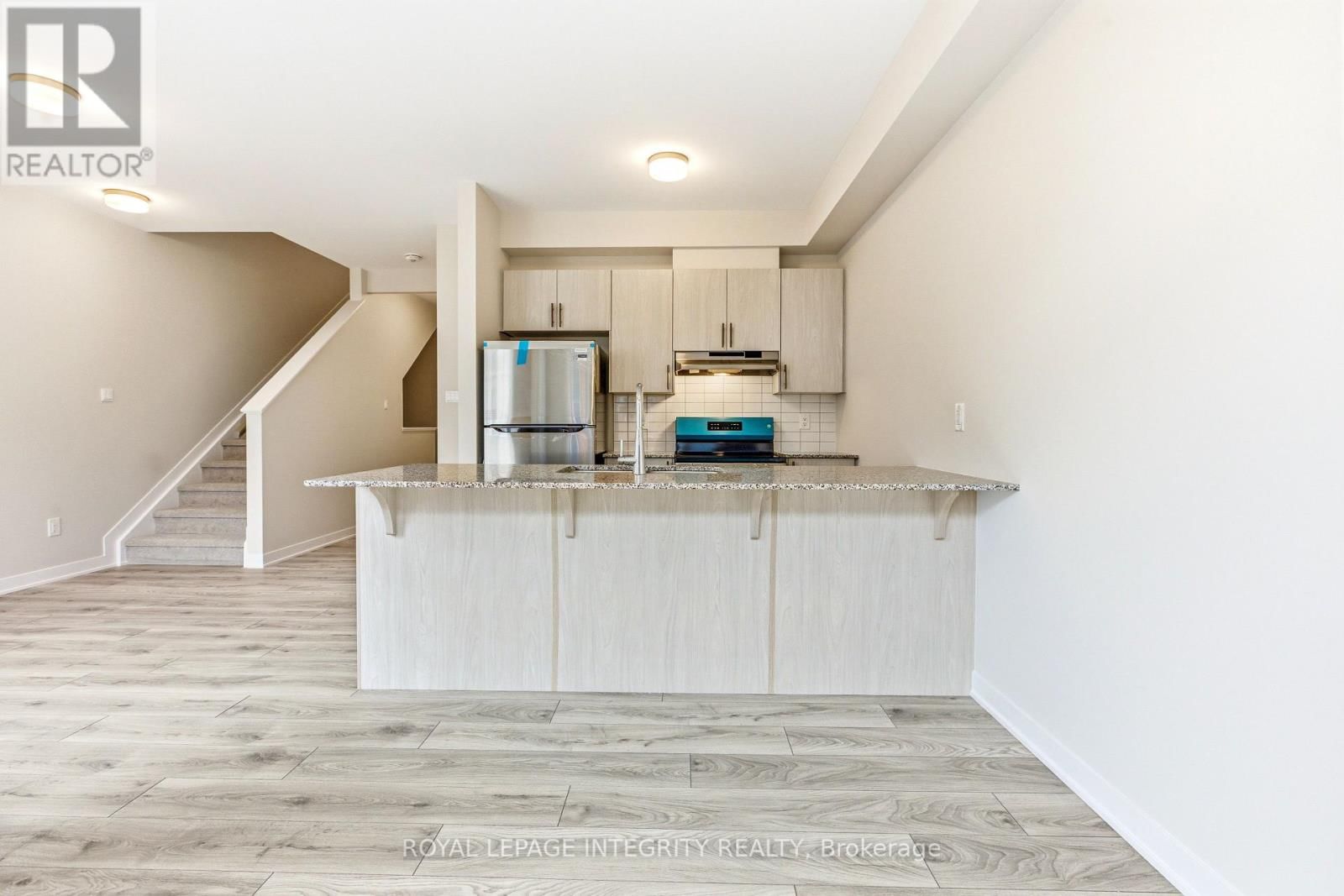 418 LES EMMERSON DRIVE Image 12