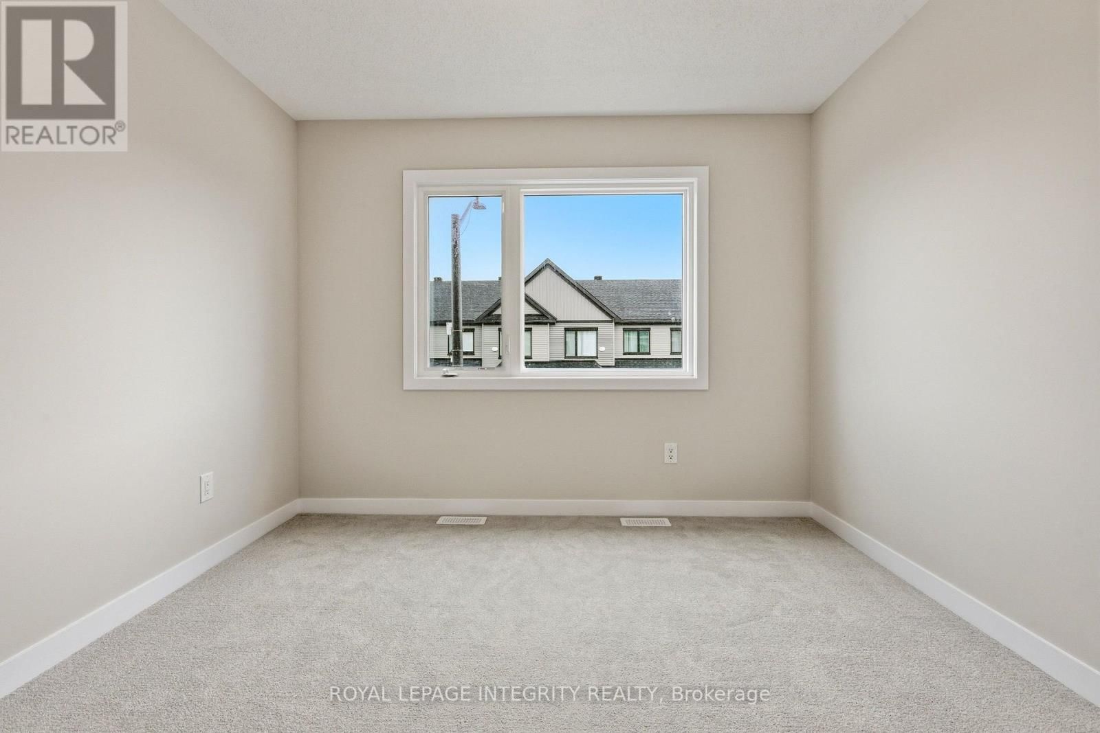 418 LES EMMERSON DRIVE Image 32