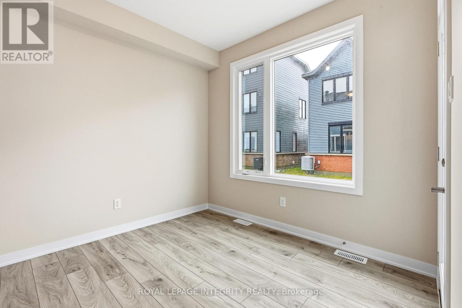 418 LES EMMERSON DRIVE Image 8