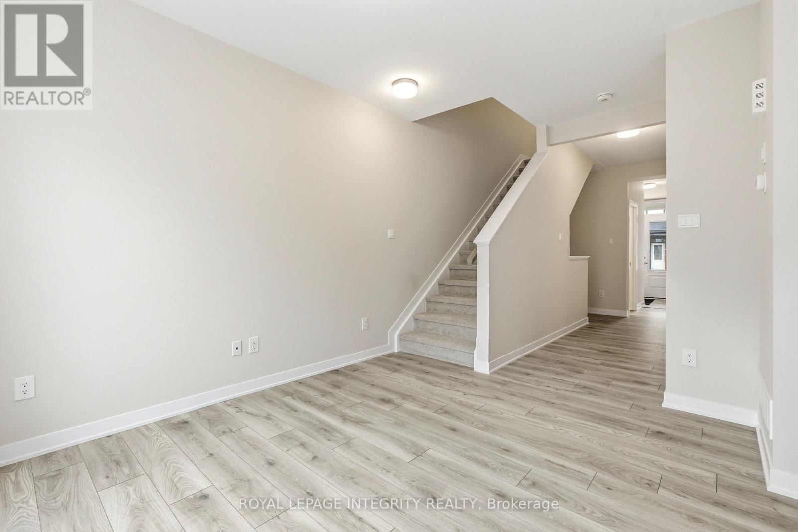 418 LES EMMERSON DRIVE Image 9