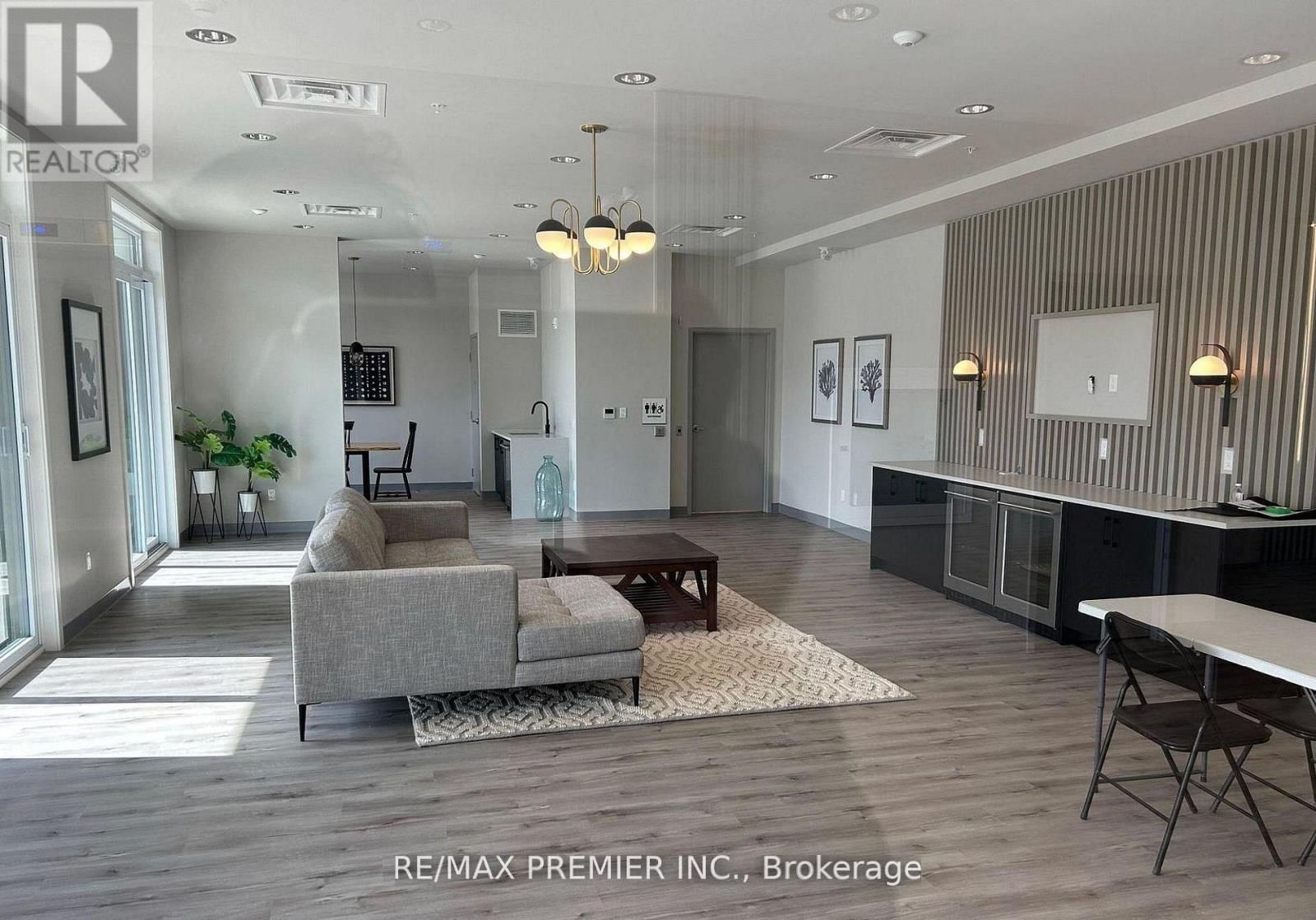 606 - 107 ROGER STREET Image 1