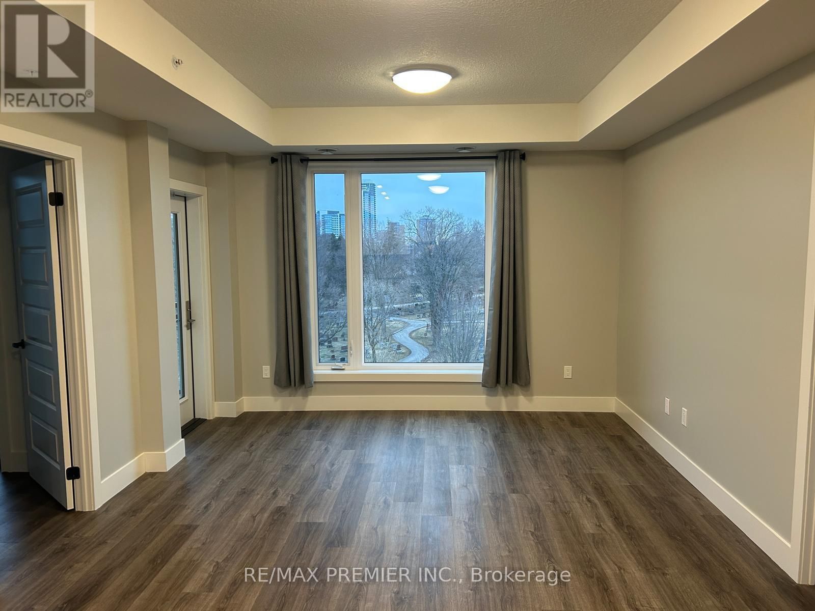 606 - 107 ROGER STREET Image 15