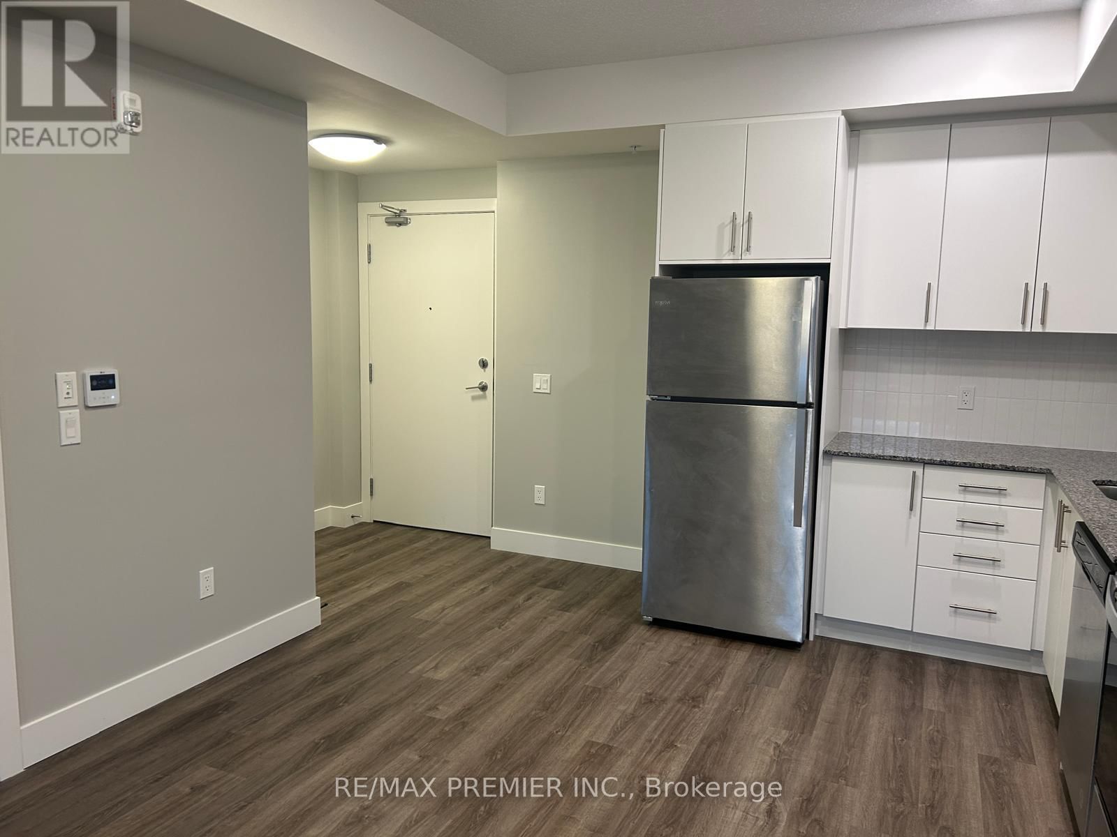 606 - 107 ROGER STREET Image 17