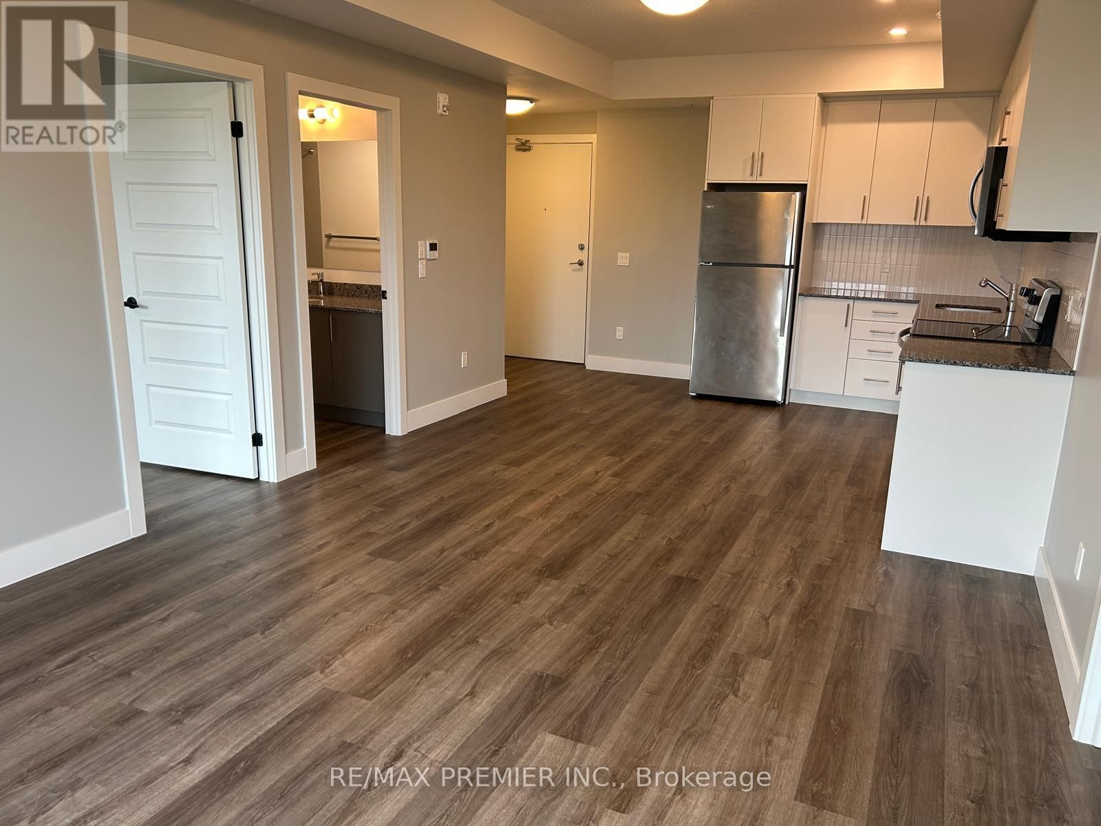 606 - 107 ROGER STREET Image 4