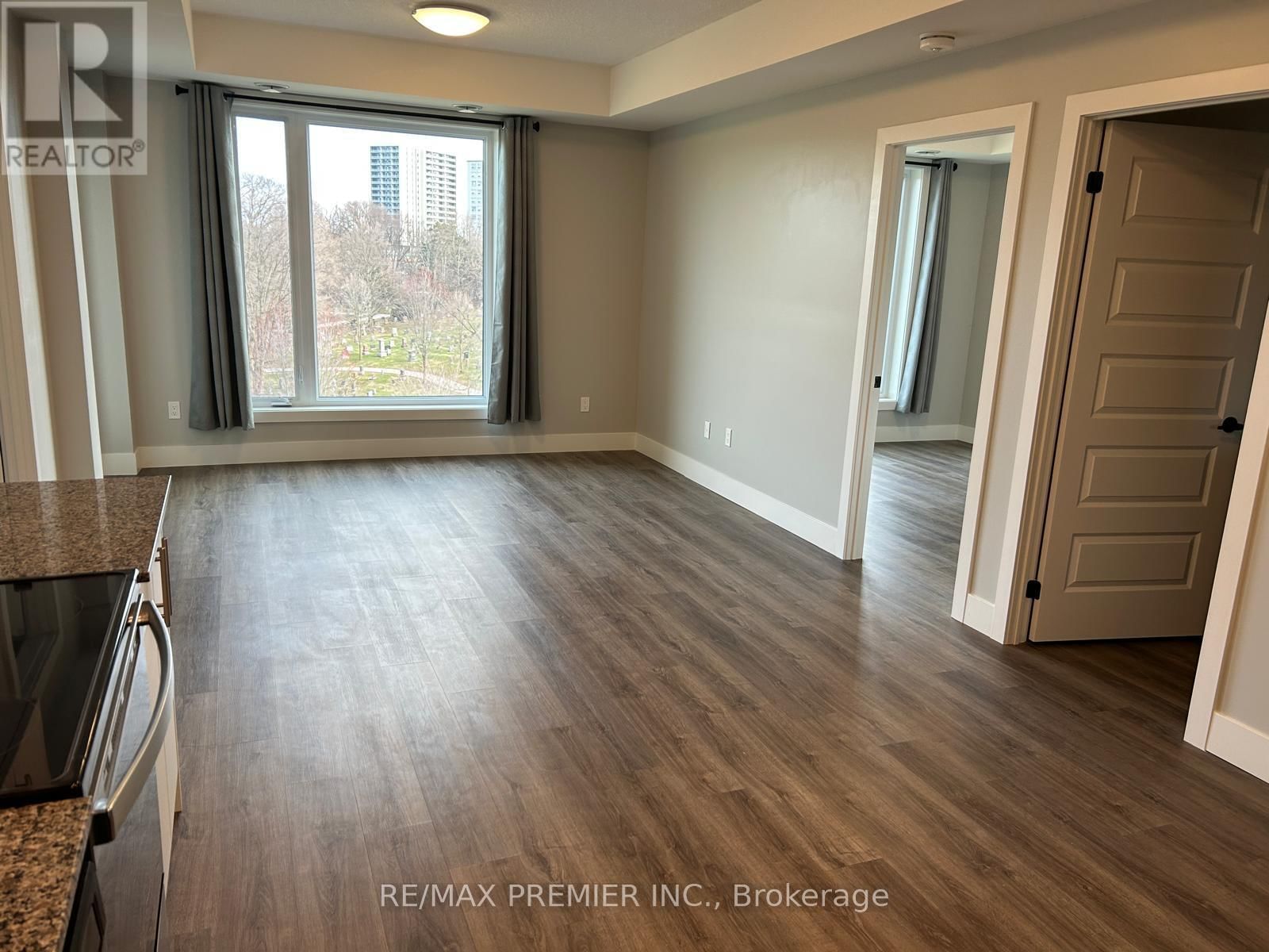 606 - 107 ROGER STREET Image 5