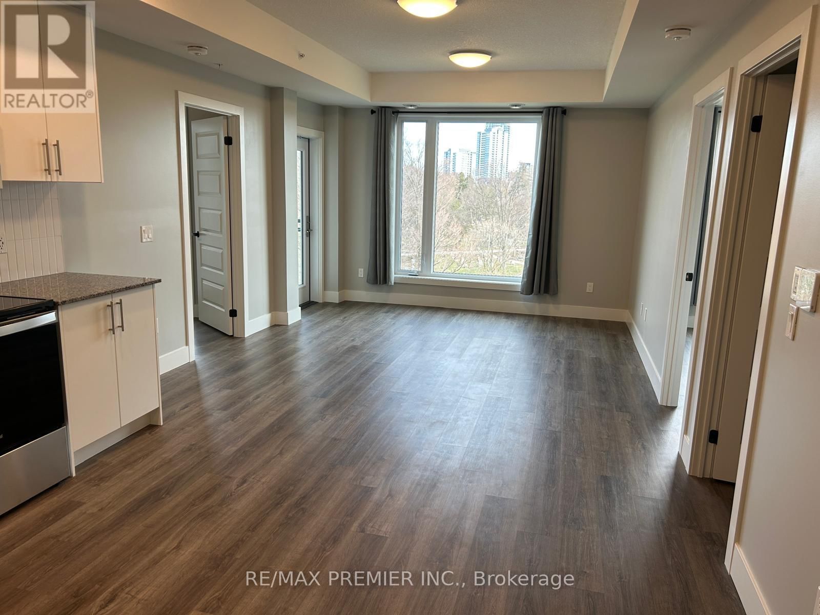 606 - 107 ROGER STREET Image 6