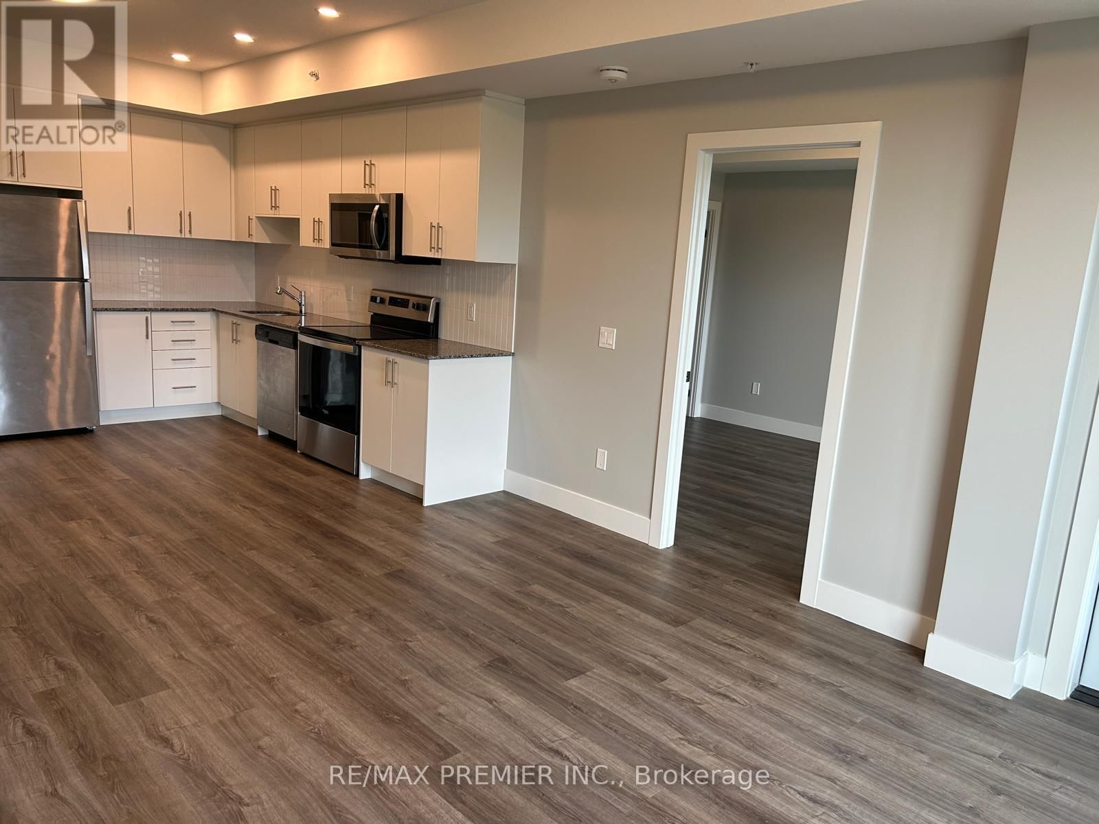 606 - 107 ROGER STREET Image 7