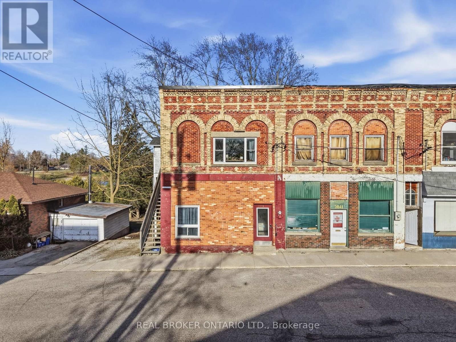 2039 VICTORIA STREET Image 1