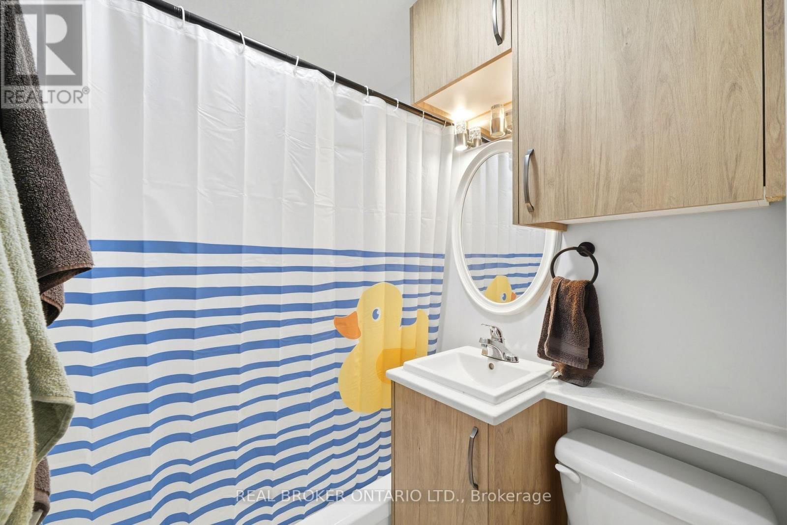 2039 VICTORIA STREET Image 12