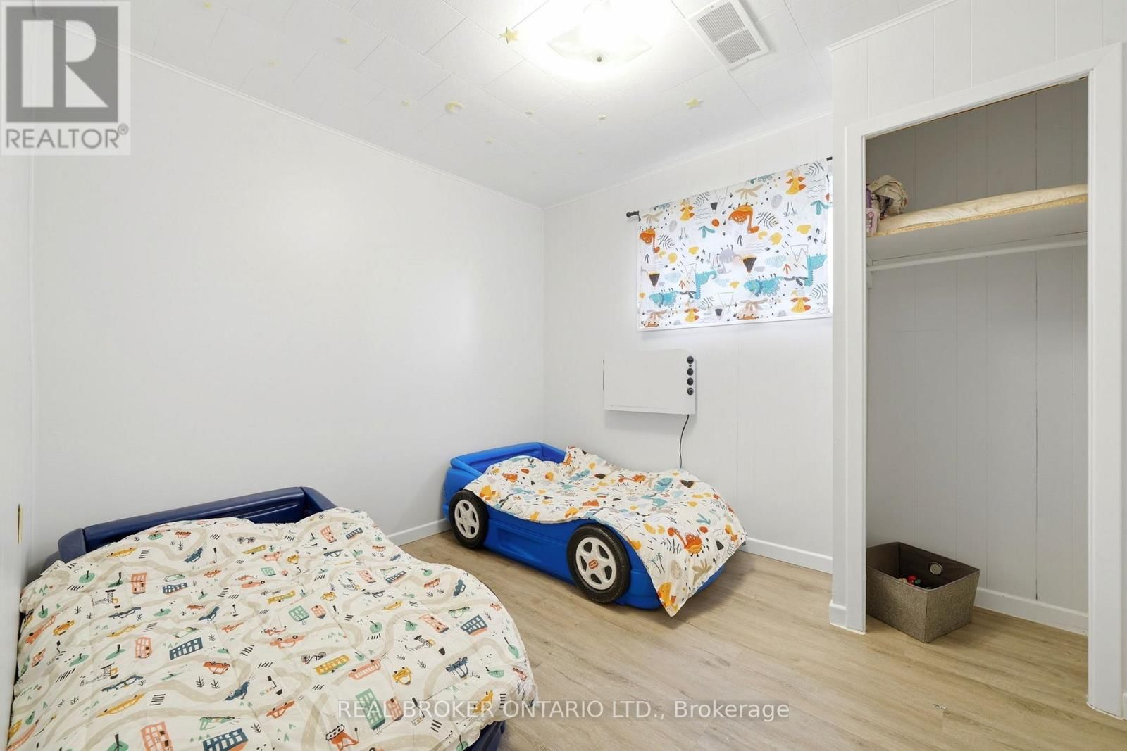 2039 VICTORIA STREET Image 13