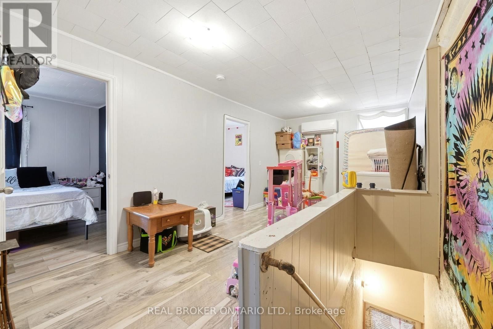 2039 VICTORIA STREET Image 19