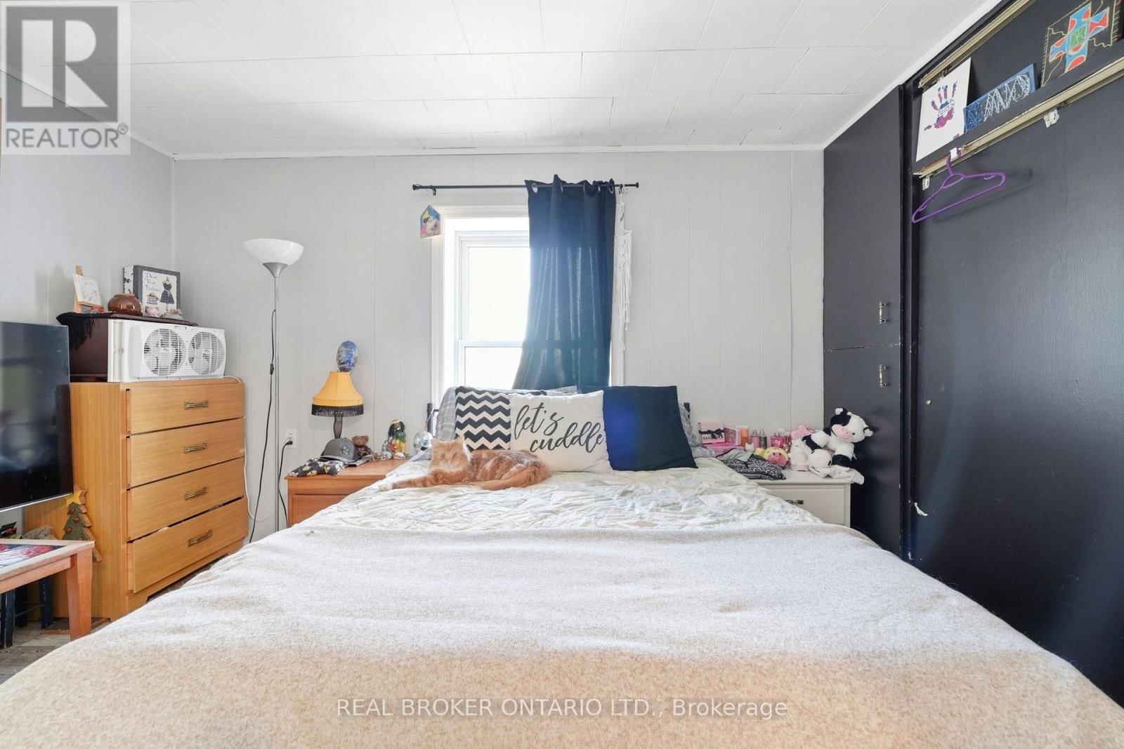 2039 VICTORIA STREET Image 22