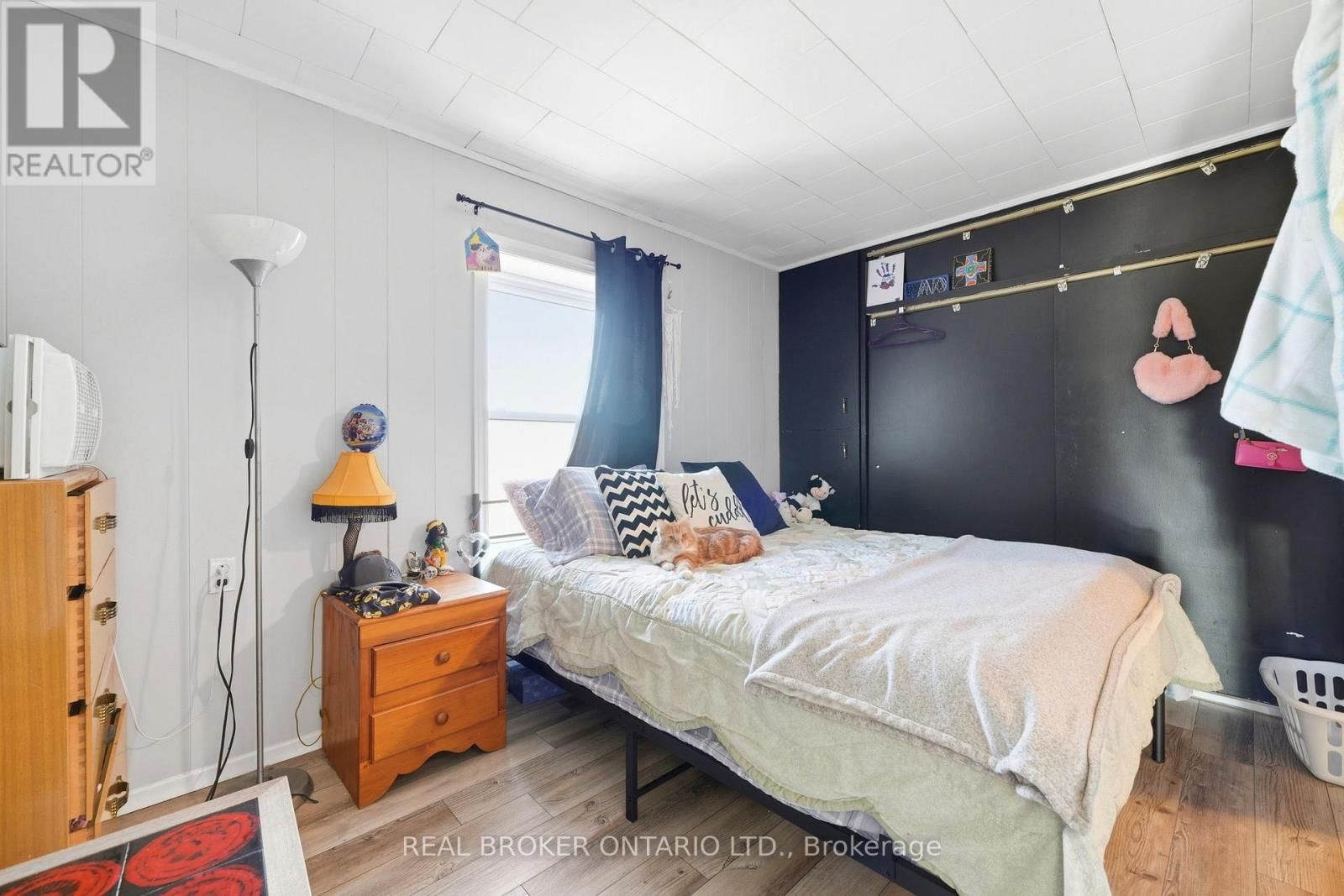 2039 VICTORIA STREET Image 23