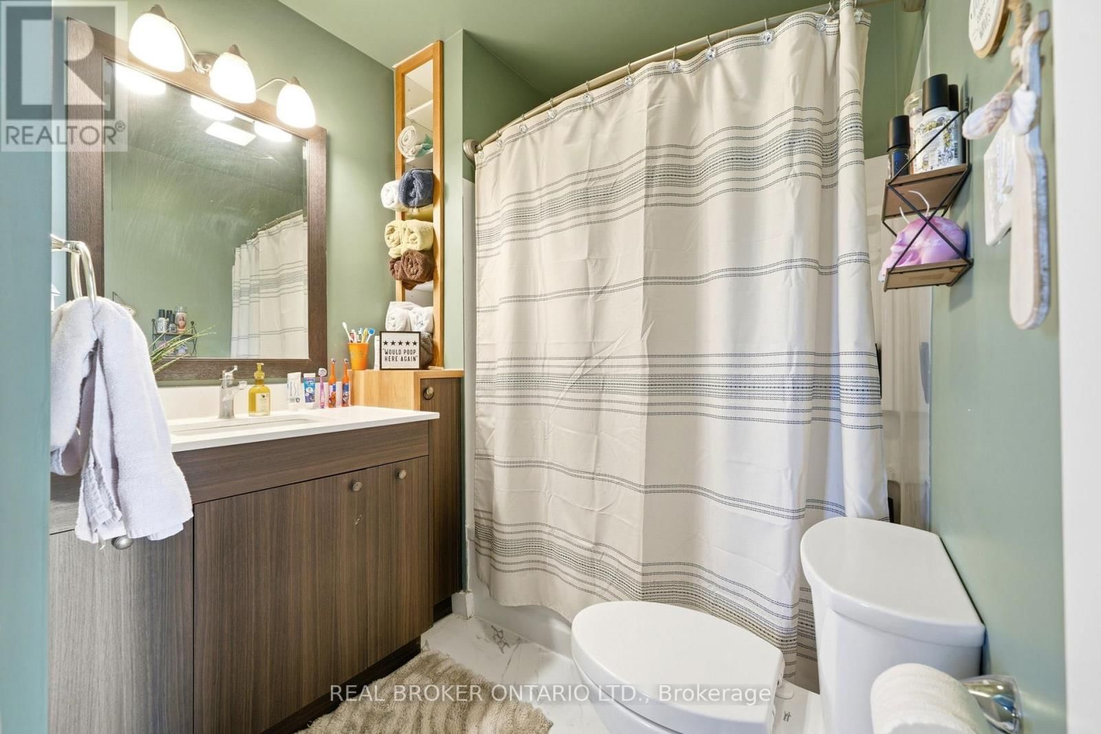 2039 VICTORIA STREET Image 26