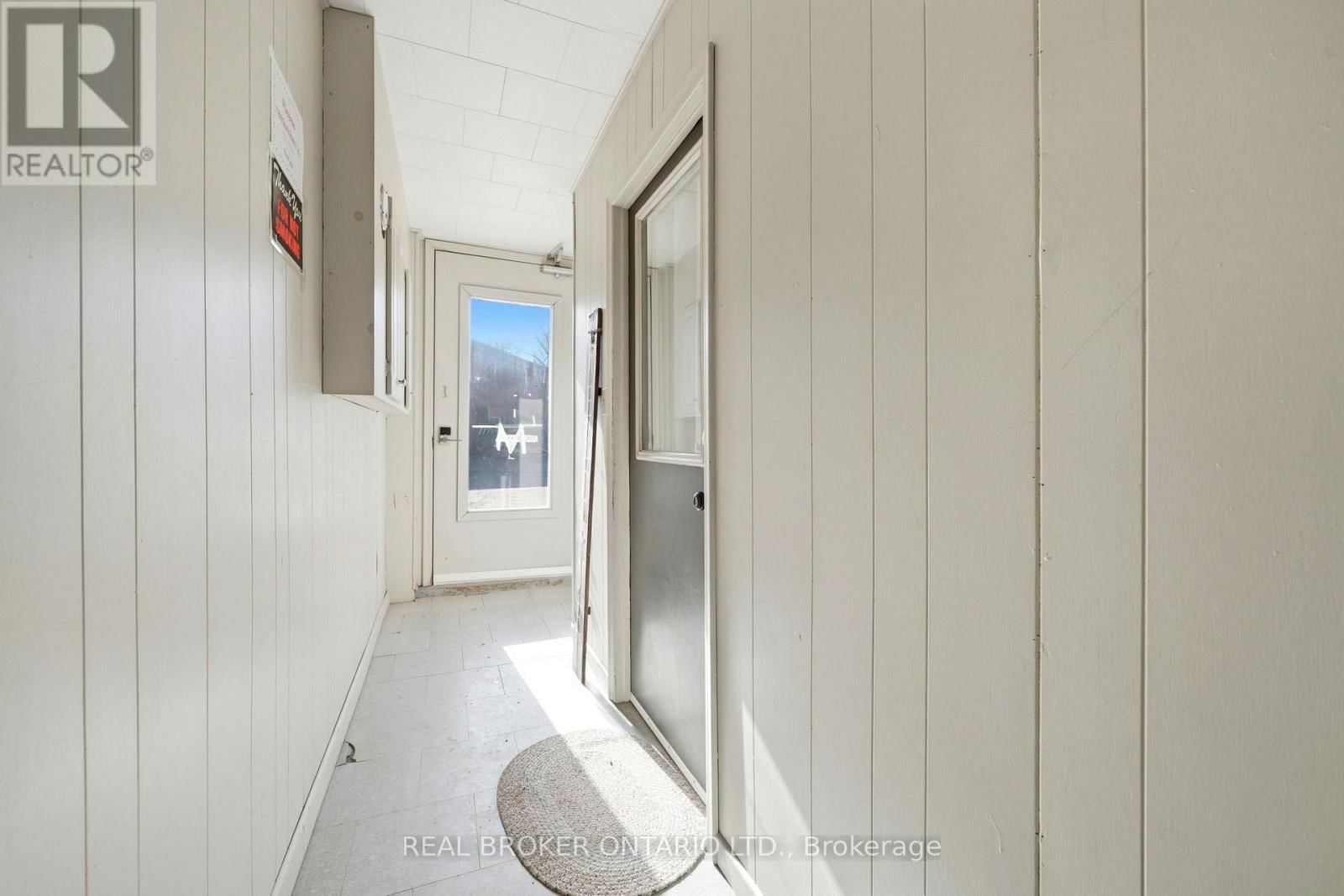 2039 VICTORIA STREET Image 4