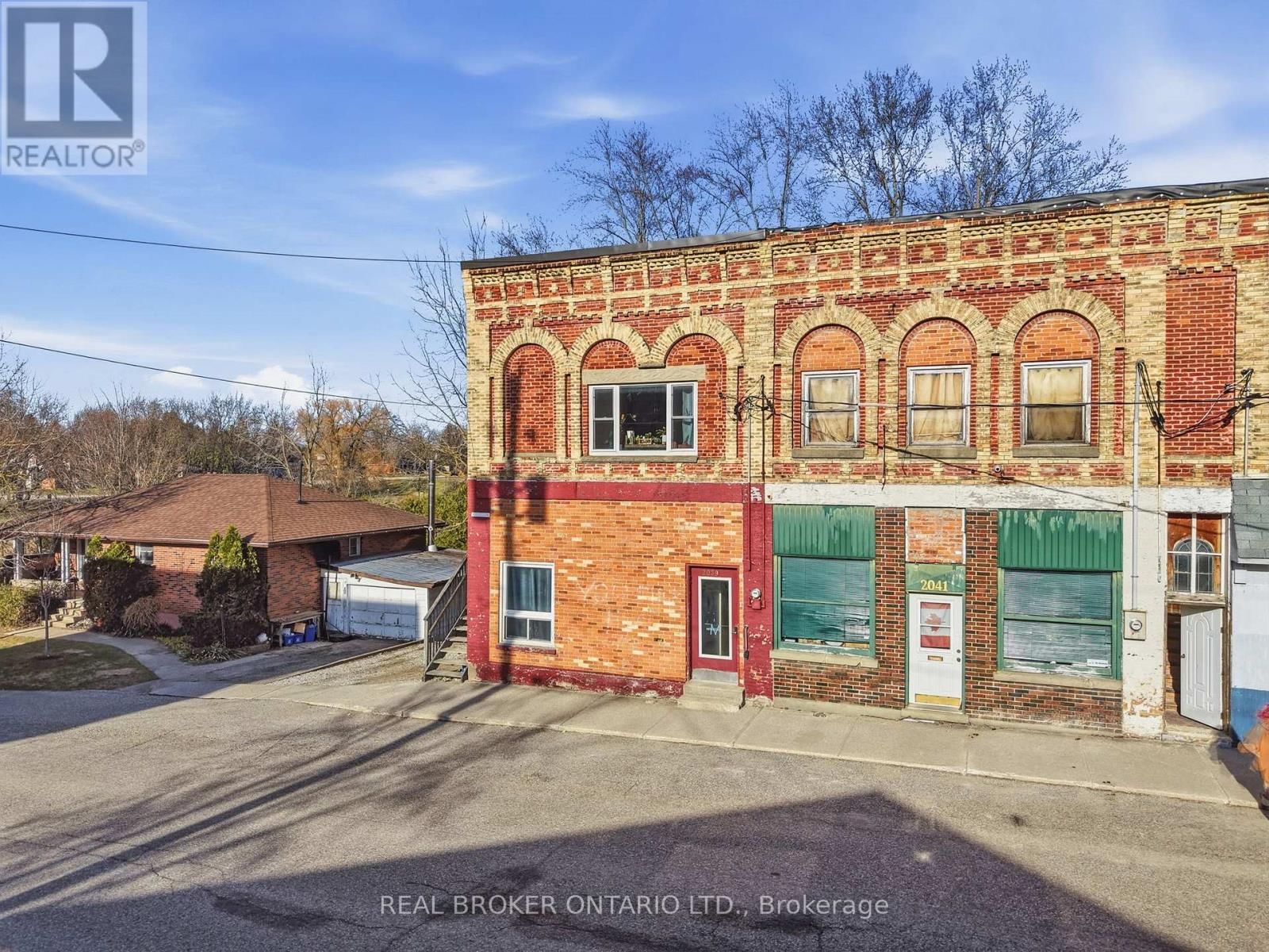 2039 VICTORIA STREET Image 40