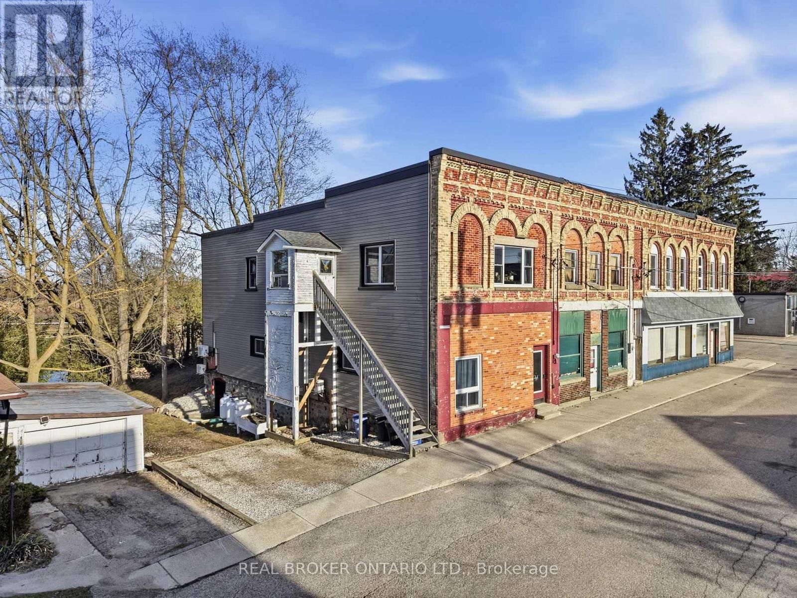 2039 VICTORIA STREET Image 41