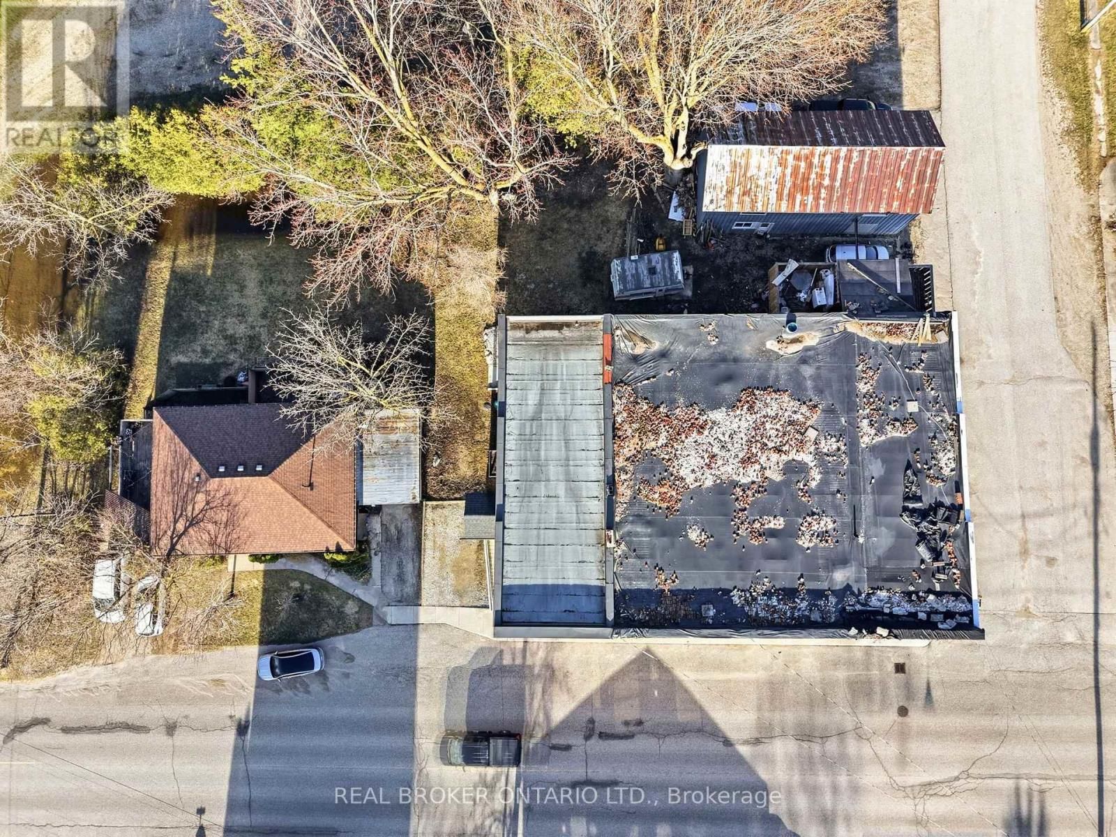 2039 VICTORIA STREET Image 42