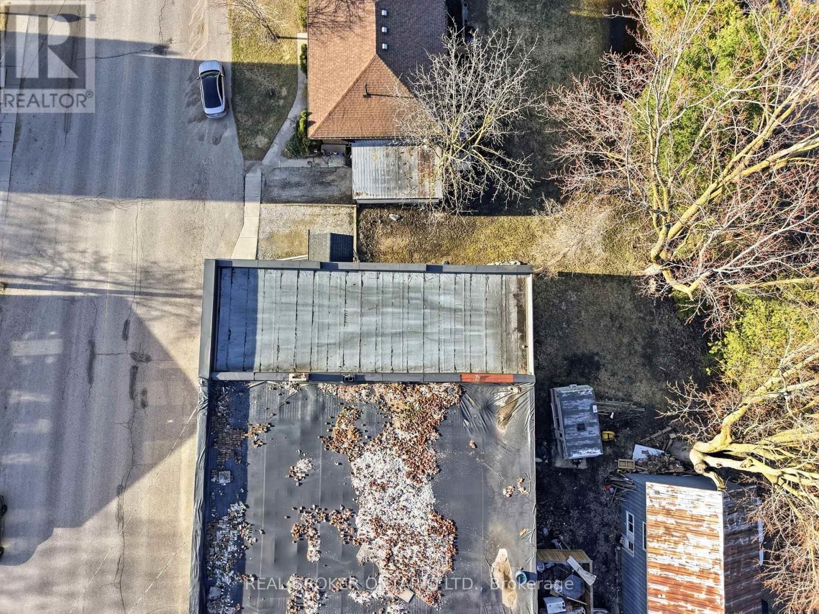 2039 VICTORIA STREET Image 43