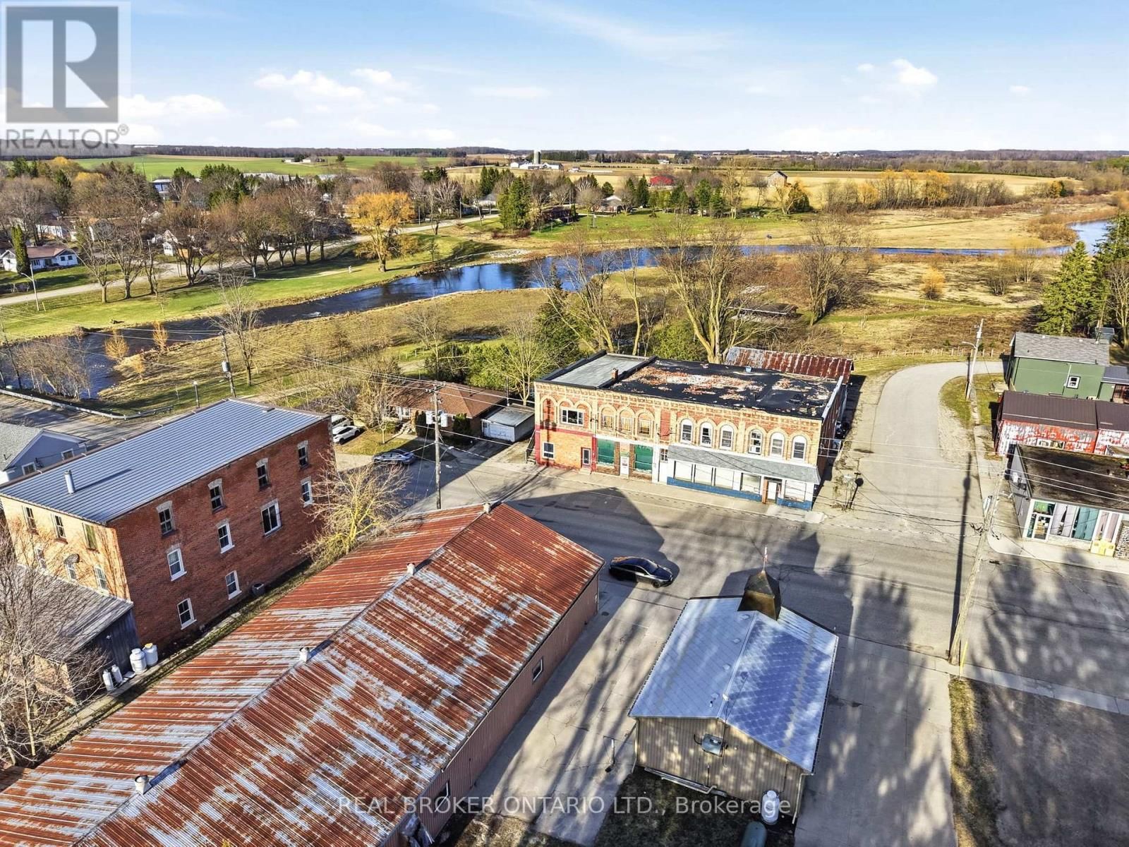 2039 VICTORIA STREET Image 45