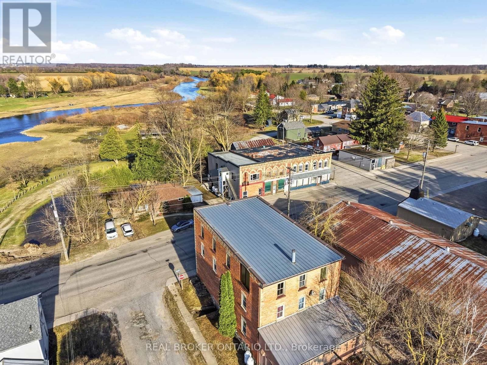 2039 VICTORIA STREET Image 46