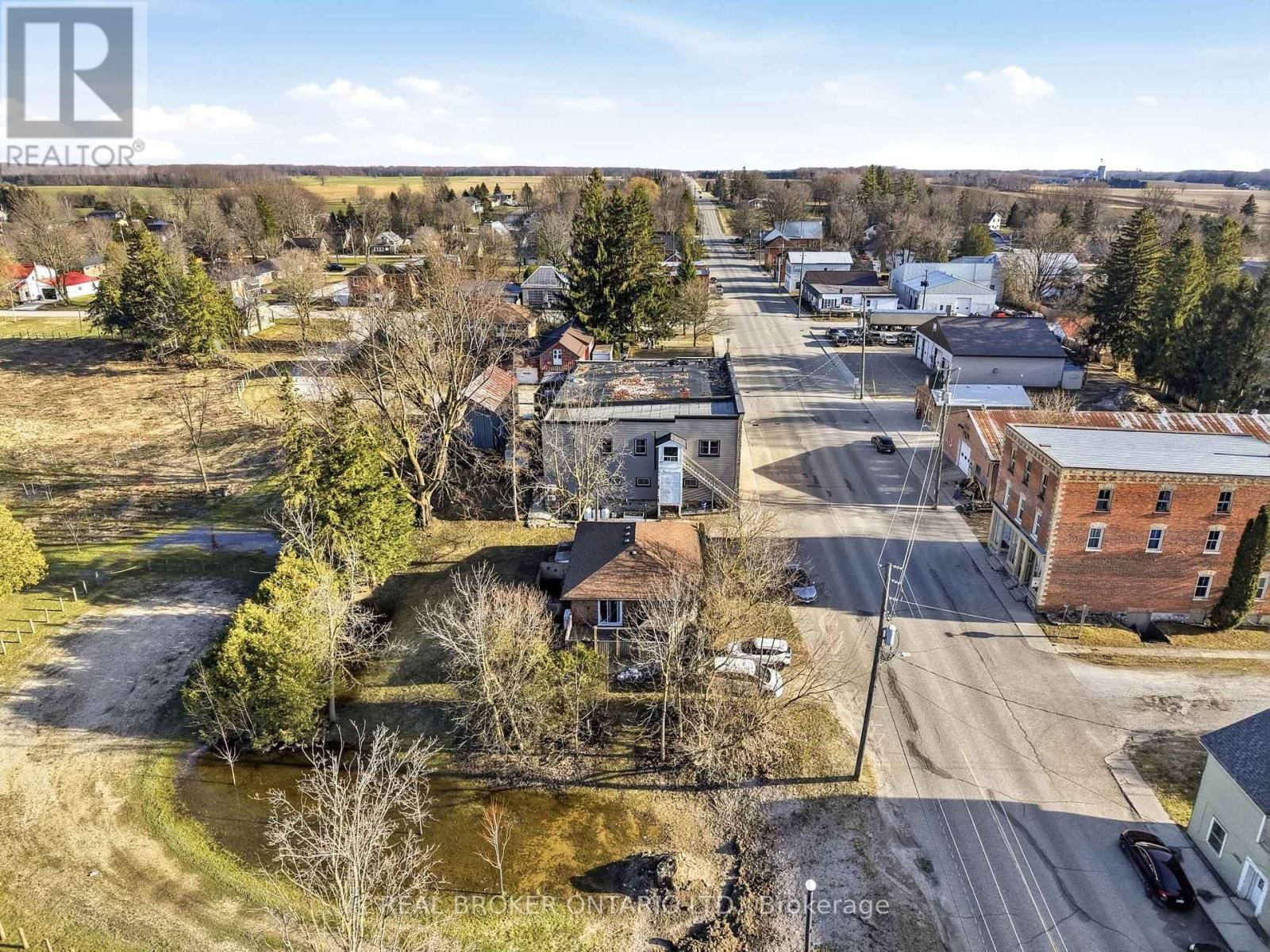 2039 VICTORIA STREET Image 47