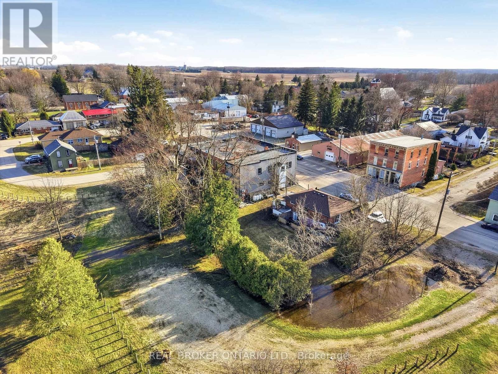 2039 VICTORIA STREET Image 48