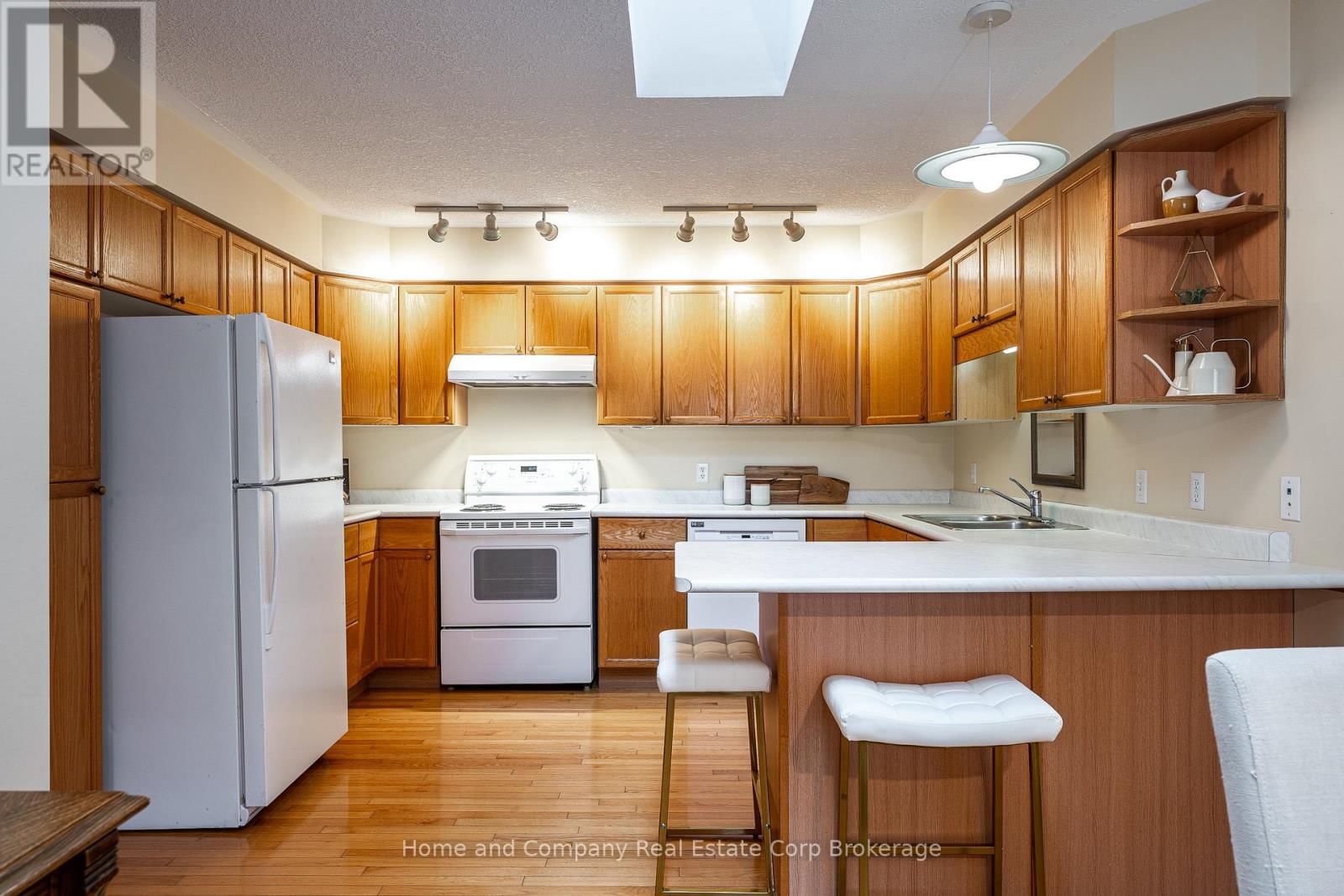 295 NORMAN STREET Image 16