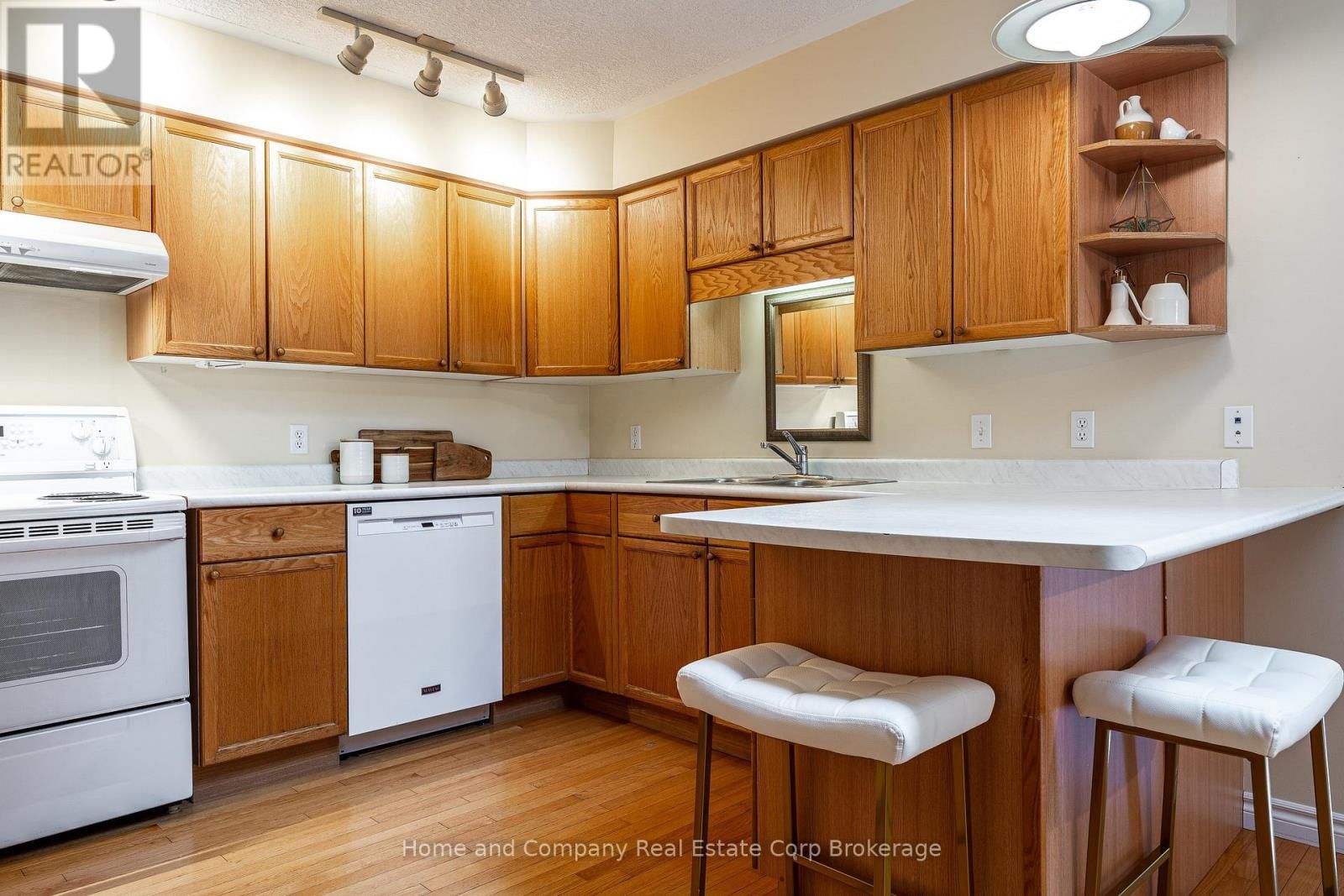 295 NORMAN STREET Image 17