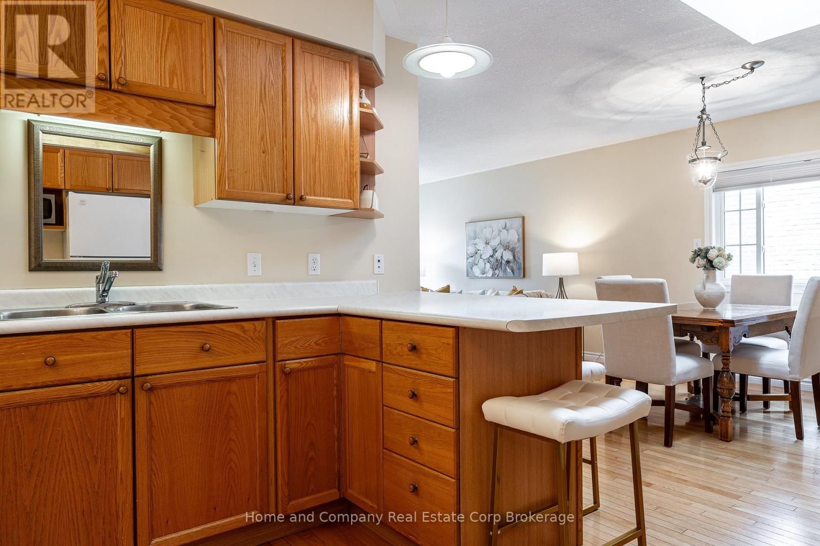 295 NORMAN STREET Image 18