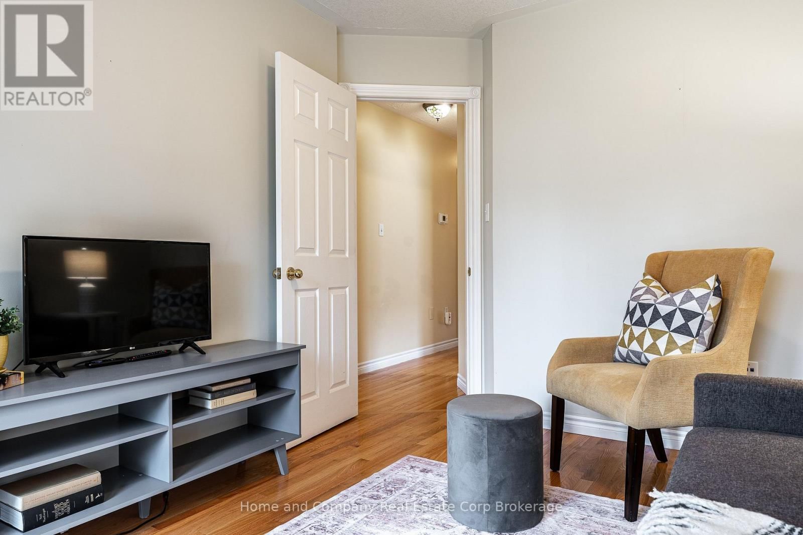 295 NORMAN STREET Image 20