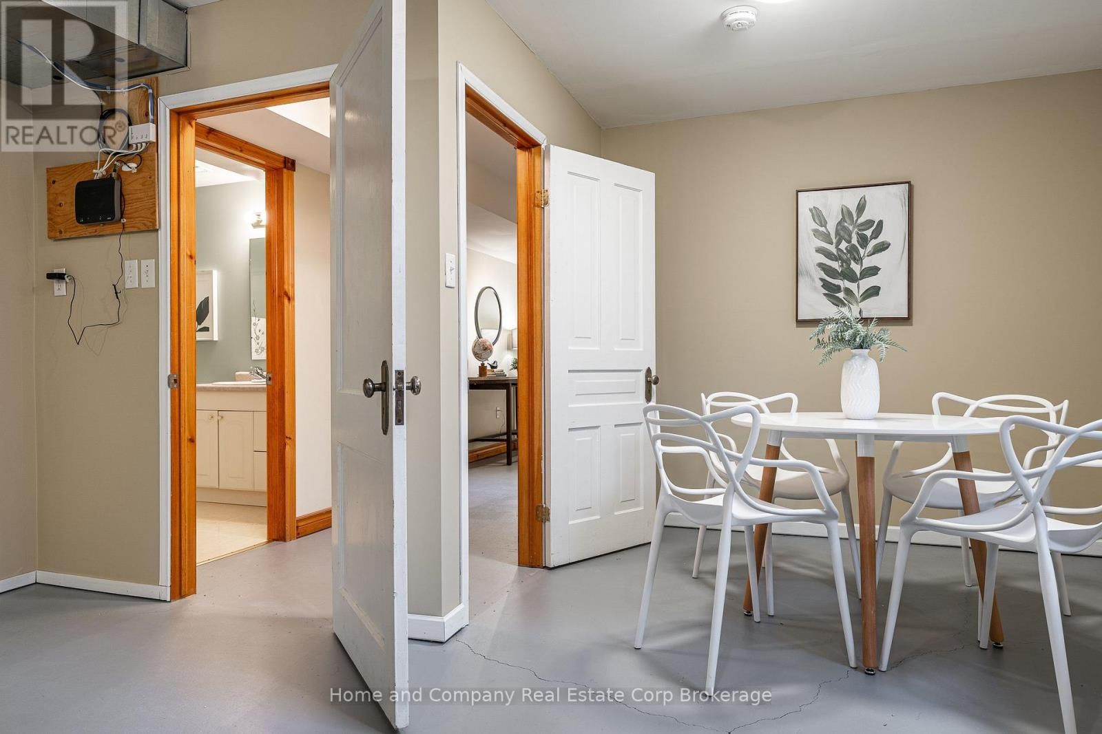 295 NORMAN STREET Image 32