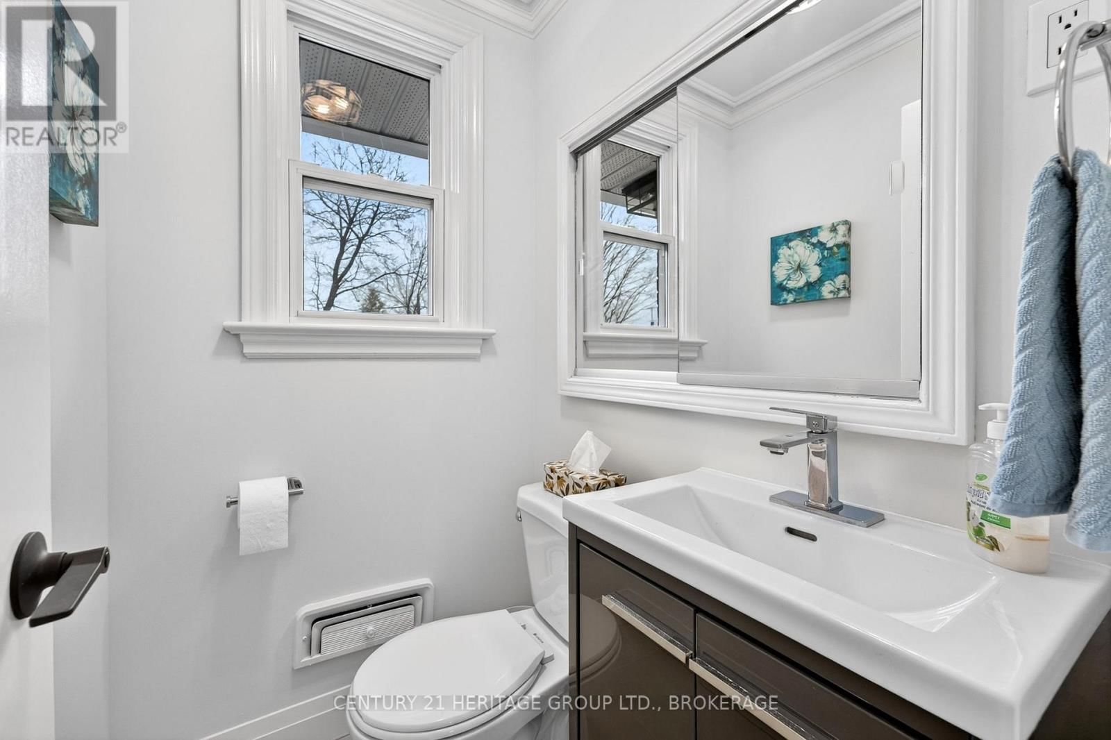 439 COLLEGE STREET Image 11