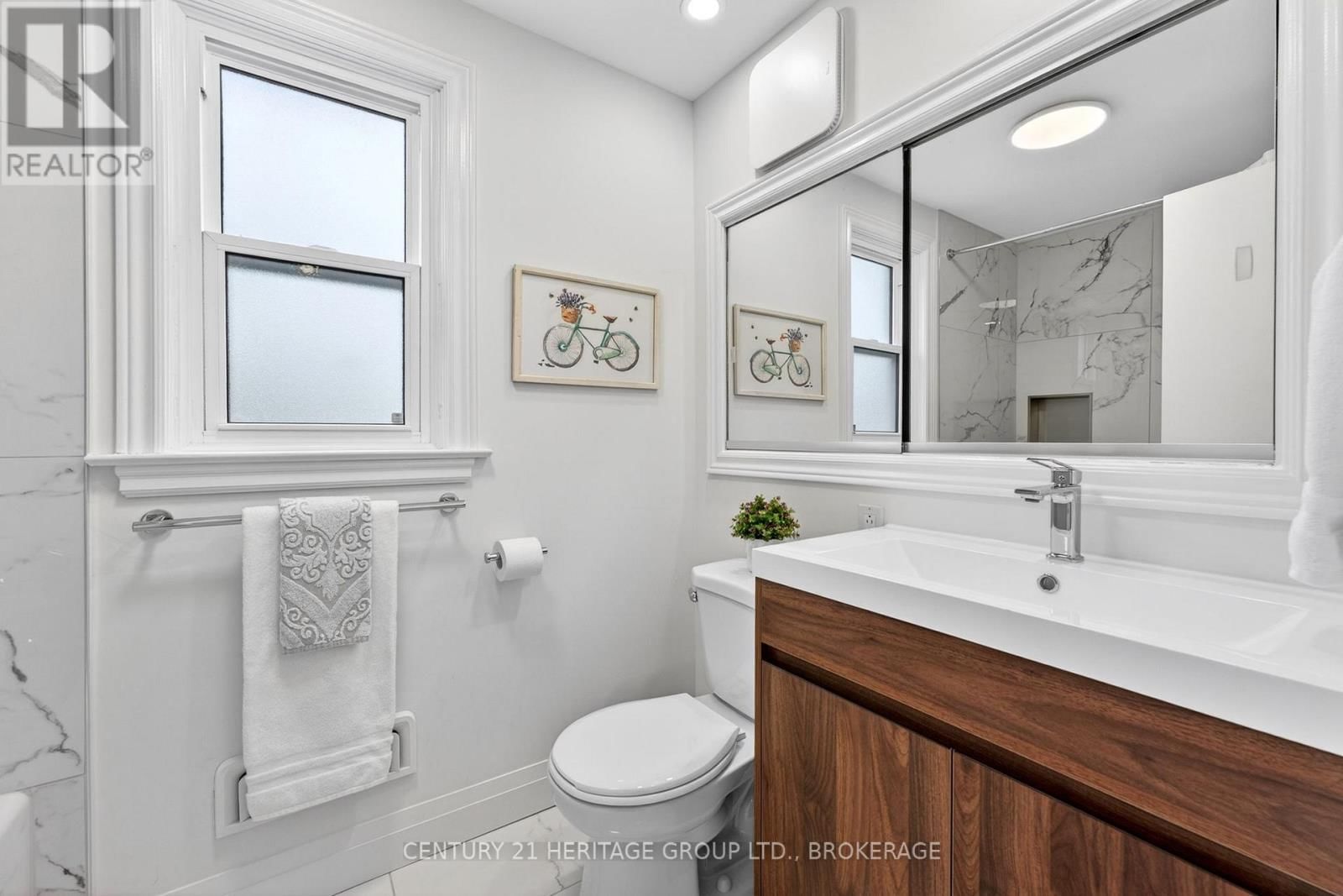 439 COLLEGE STREET Image 15