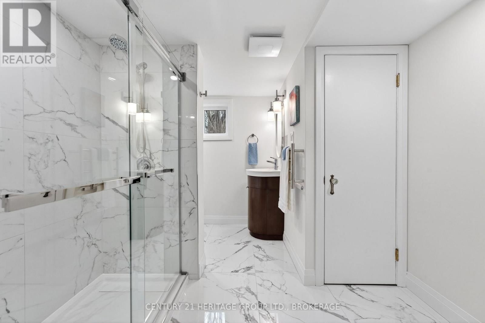 439 COLLEGE STREET Image 26