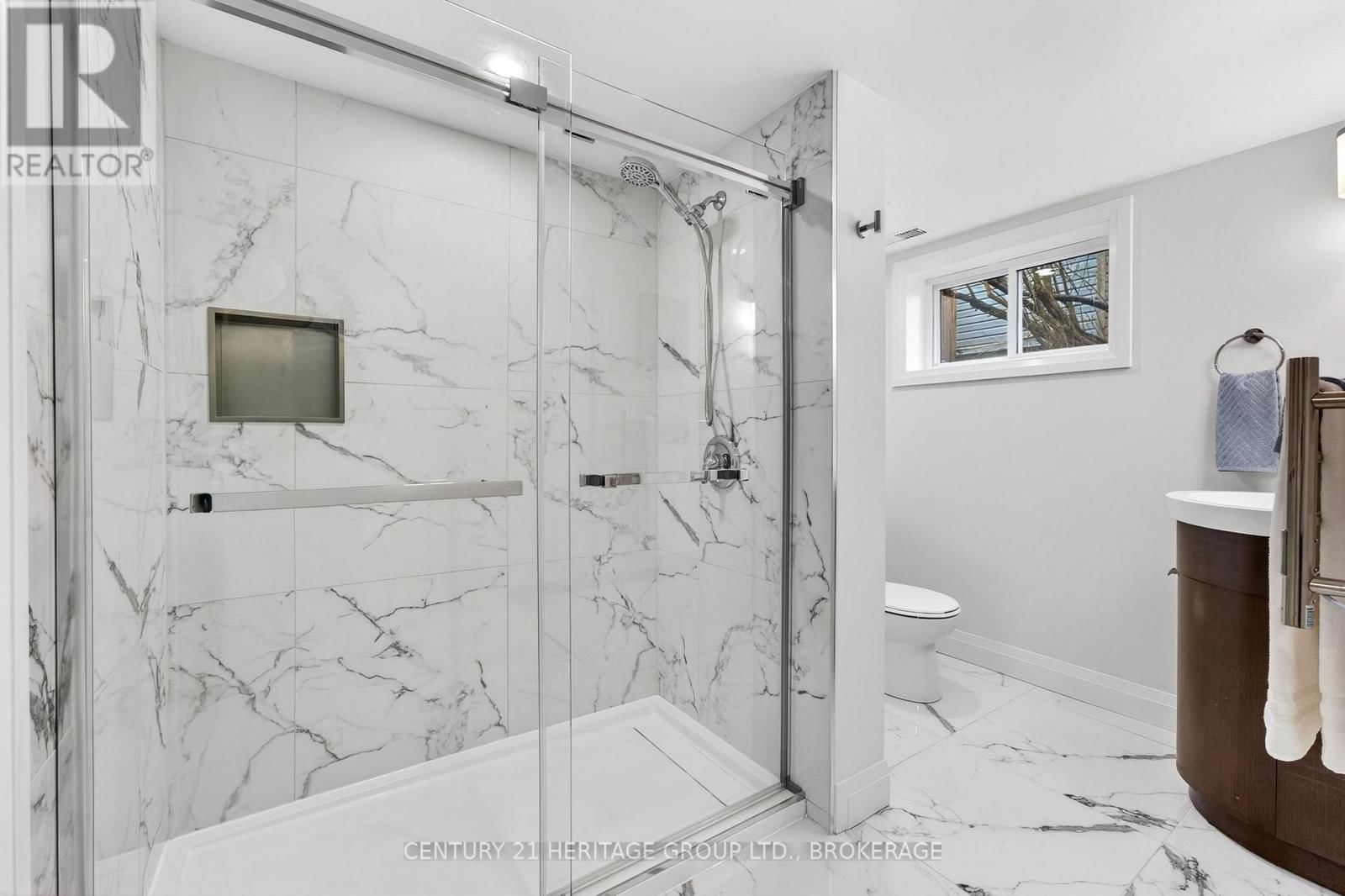 439 COLLEGE STREET Image 27