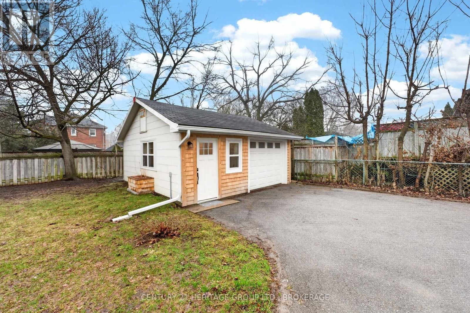 439 COLLEGE STREET Image 32