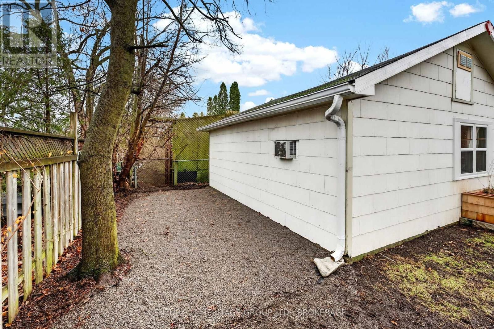 439 COLLEGE STREET Image 34