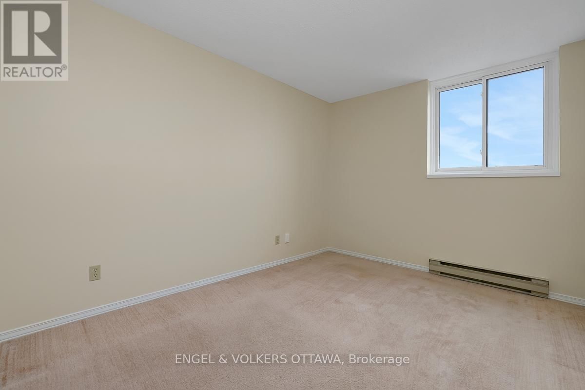 1103 - 1705 PLAYFAIR DRIVE Image 25