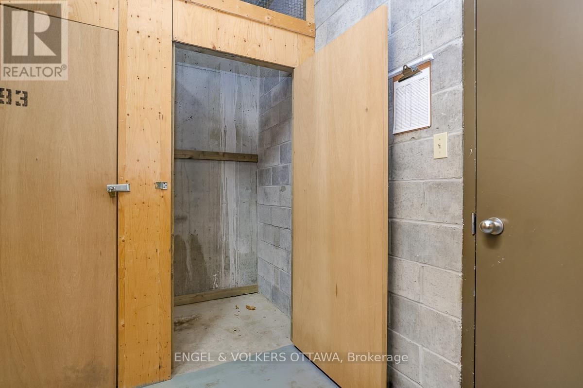 1103 - 1705 PLAYFAIR DRIVE Image 34