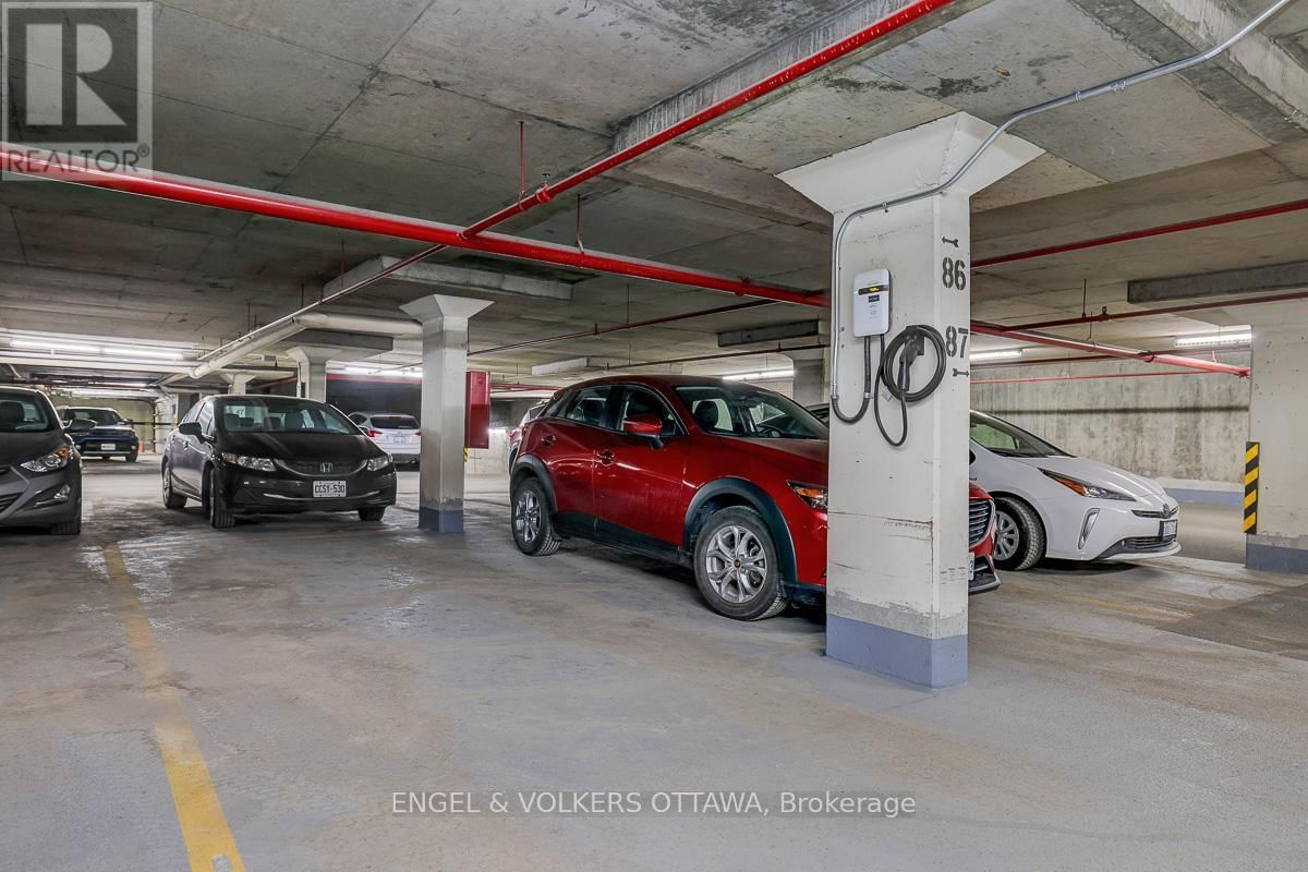 1103 - 1705 PLAYFAIR DRIVE Image 36