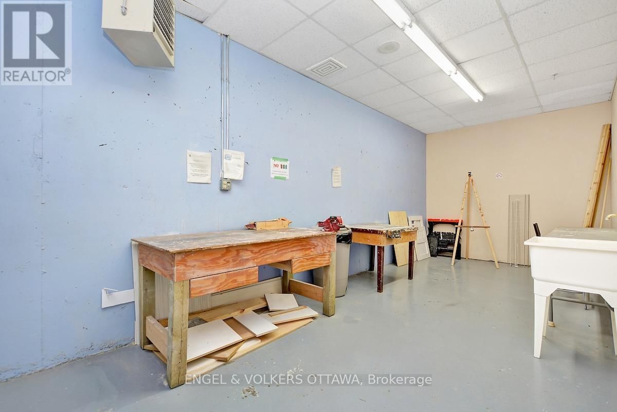 1103 - 1705 PLAYFAIR DRIVE Image 43